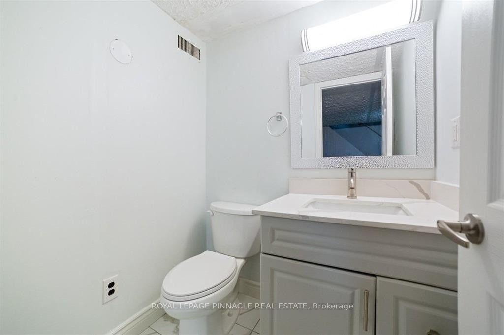 Photo 11 of 733 Parkview Crescent, Cambridge, Preston Heights — HOMEH