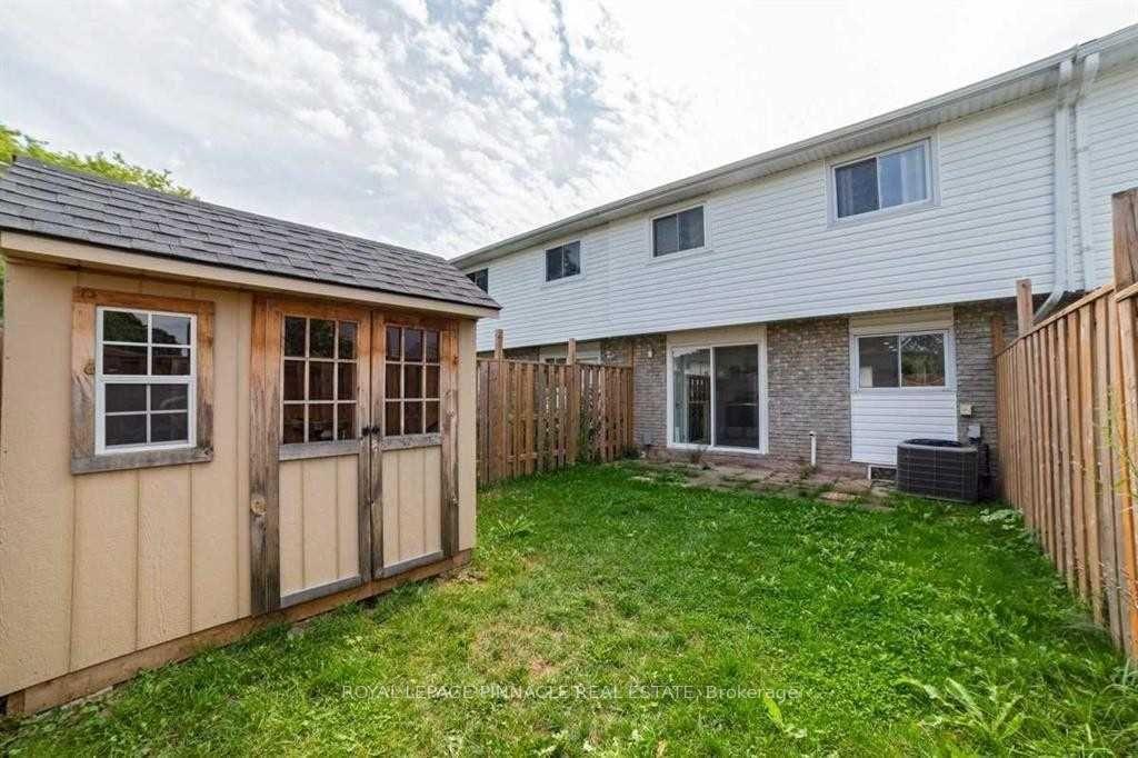 Photo 14 of 733 Parkview Crescent, Cambridge, Preston Heights — HOMEH
