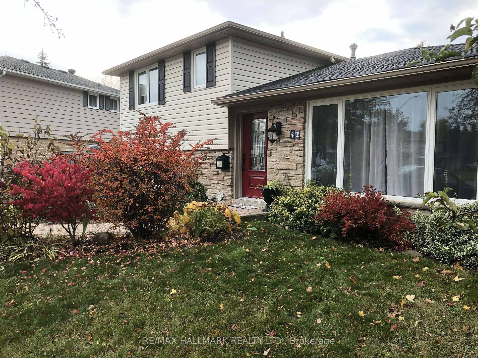 Photo 4 of Unit Main Floor, 42 Abbey Road, Brampton, Brampton East — HOMEH
