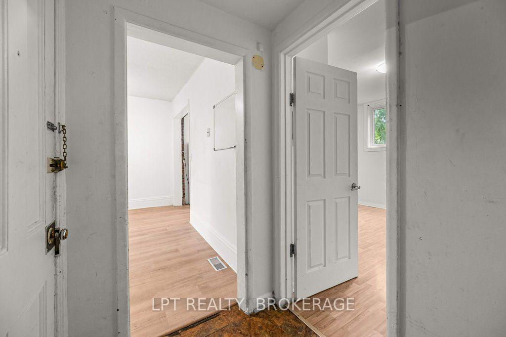 Photo 5 of 374 Barrie Street, Kingston, East of Sir John A. Blvd — HOMEH