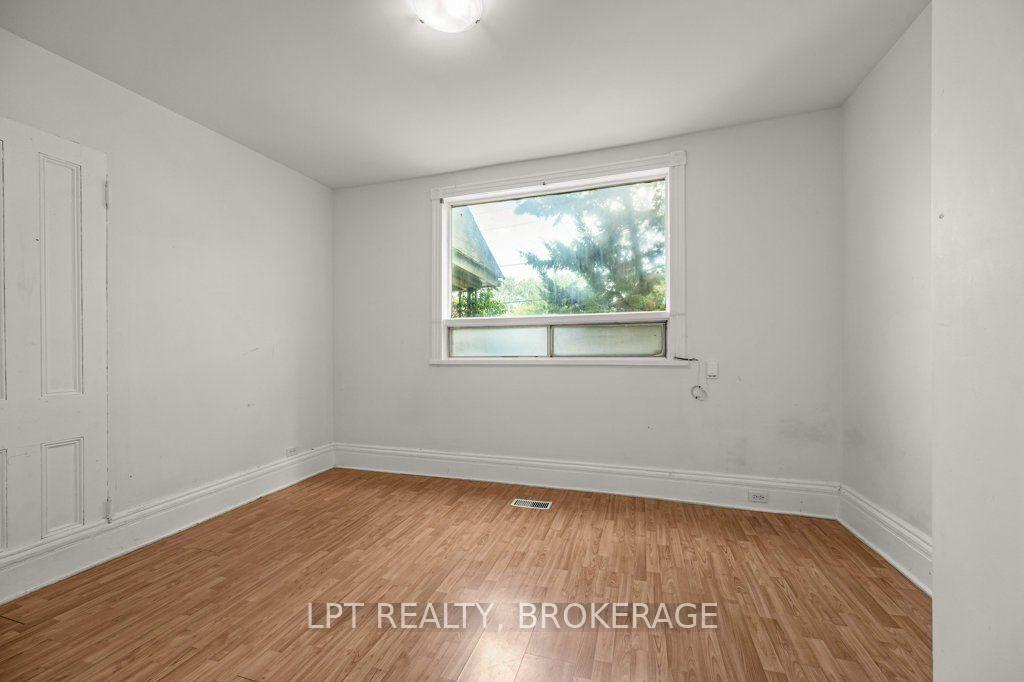 Photo 10 of 374 Barrie Street, Kingston, East of Sir John A. Blvd — HOMEH