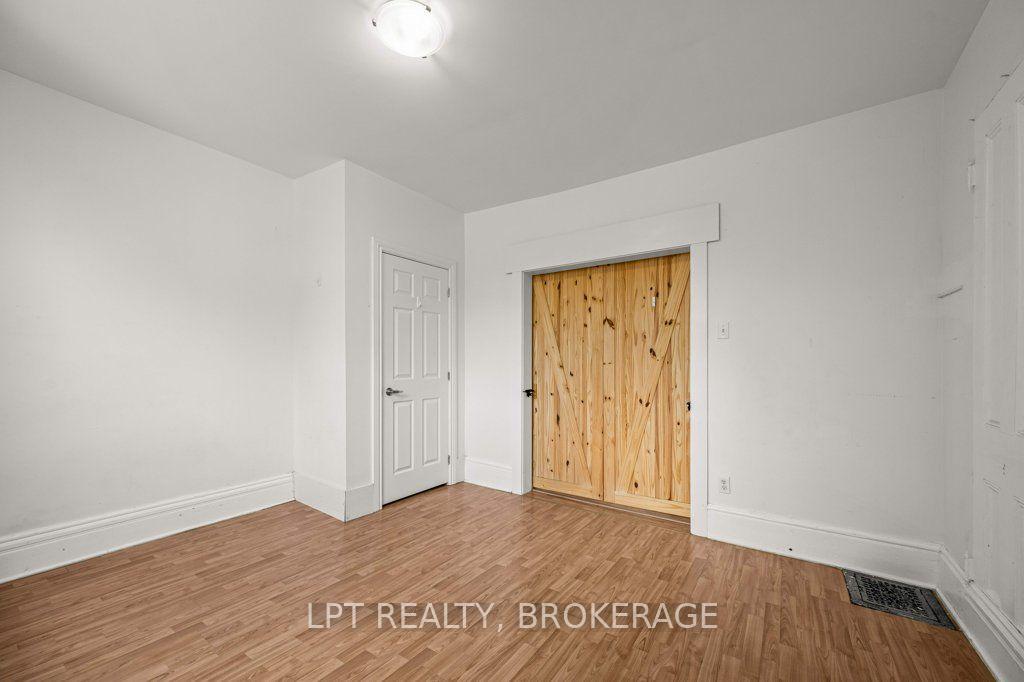 Photo 11 of 374 Barrie Street, Kingston, East of Sir John A. Blvd — HOMEH