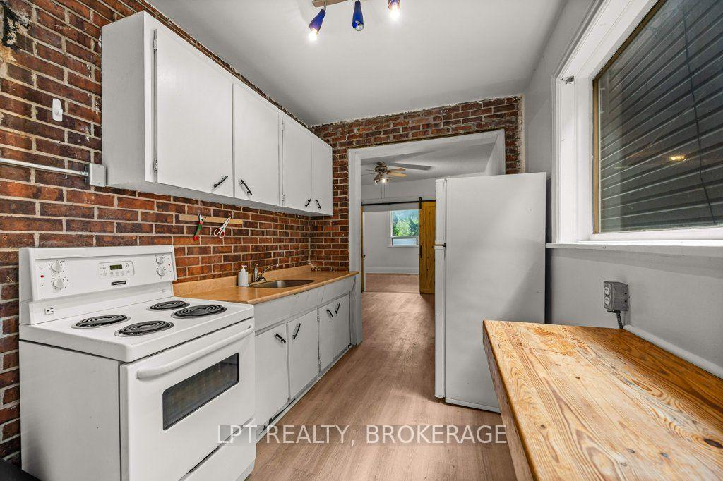 Photo 12 of 374 Barrie Street, Kingston, East of Sir John A. Blvd — HOMEH