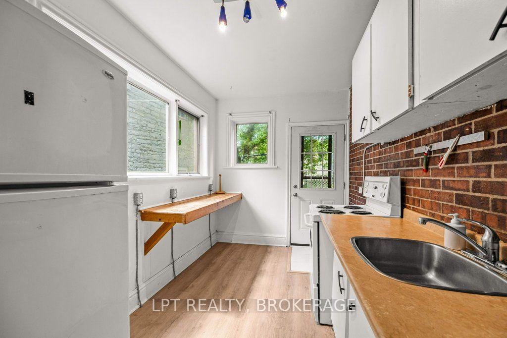 Photo 13 of 374 Barrie Street, Kingston, East of Sir John A. Blvd — HOMEH