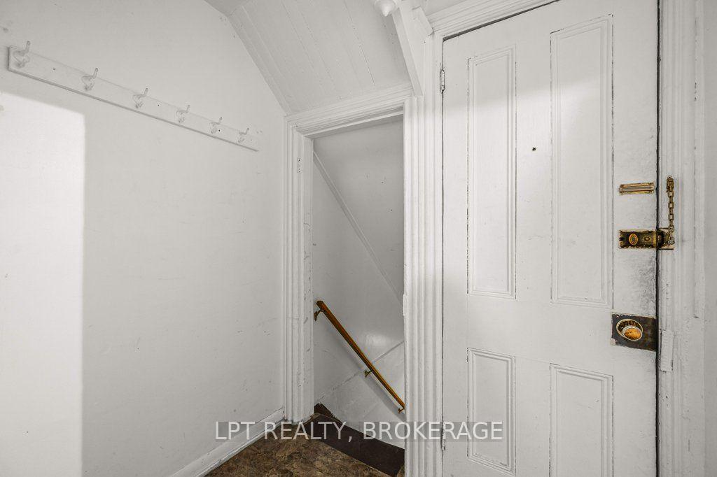 Photo 14 of 374 Barrie Street, Kingston, East of Sir John A. Blvd — HOMEH