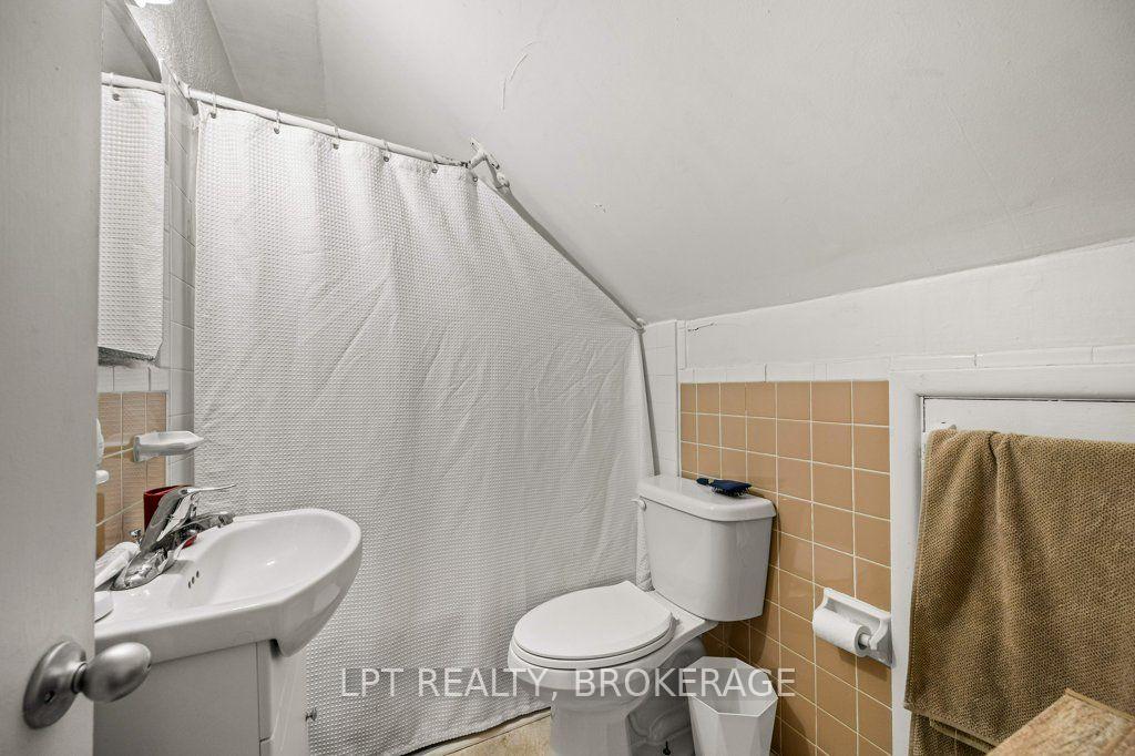 Photo 40 of 374 Barrie Street, Kingston, East of Sir John A. Blvd — HOMEH
