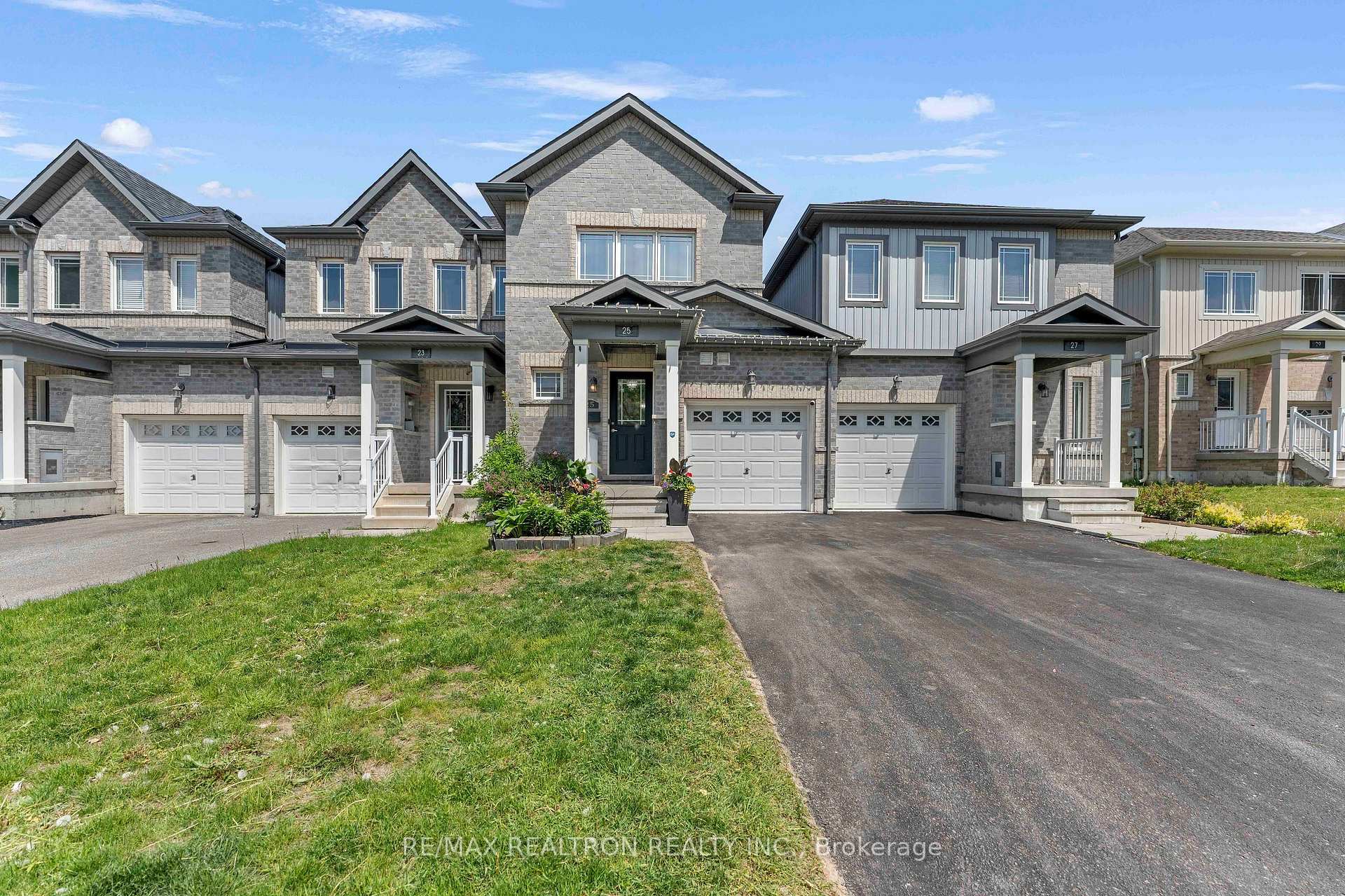 Photo 3 of 25 Robinson Street, Barrie, Allandale — HOMEH