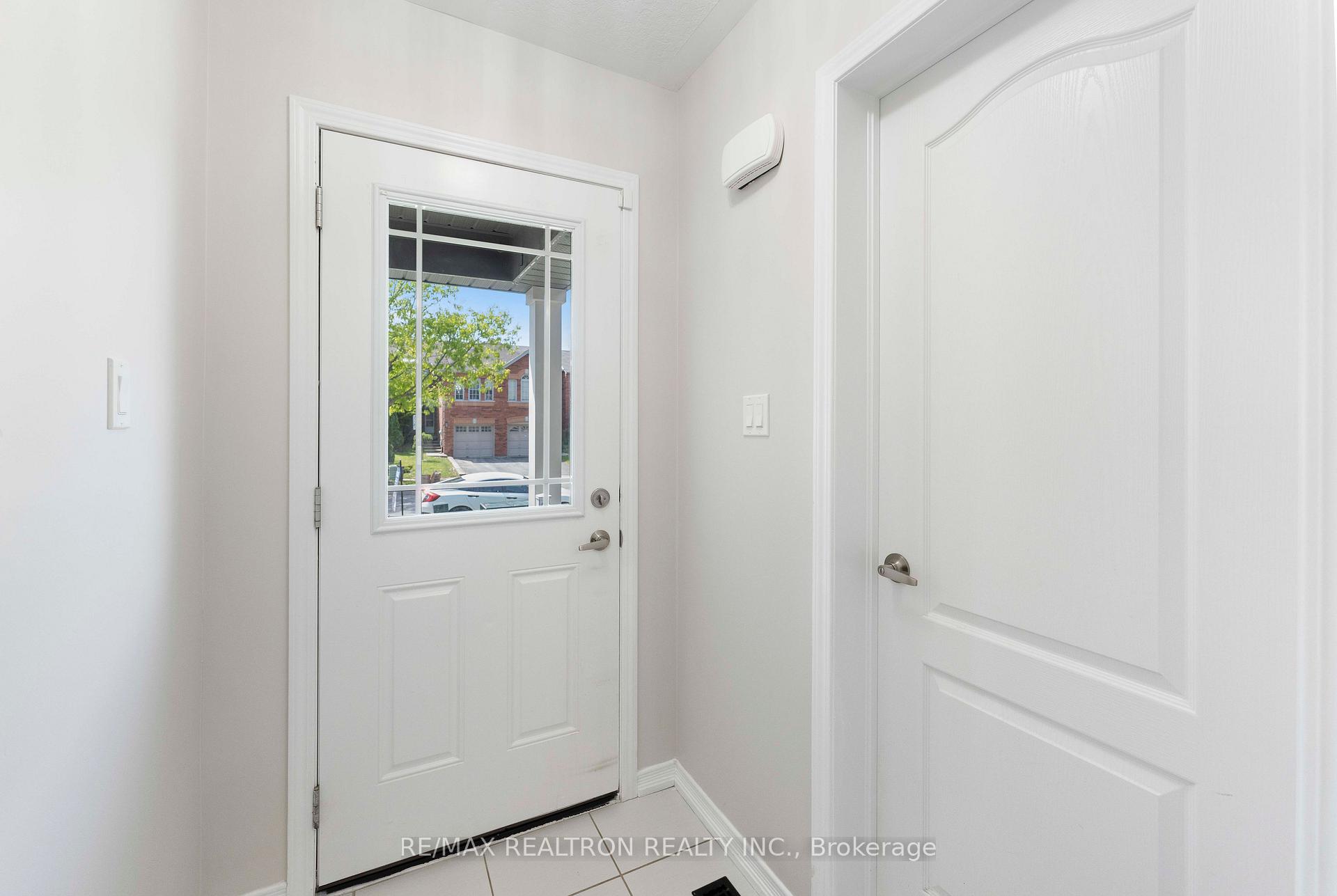 Photo 4 of 25 Robinson Street, Barrie, Allandale — HOMEH
