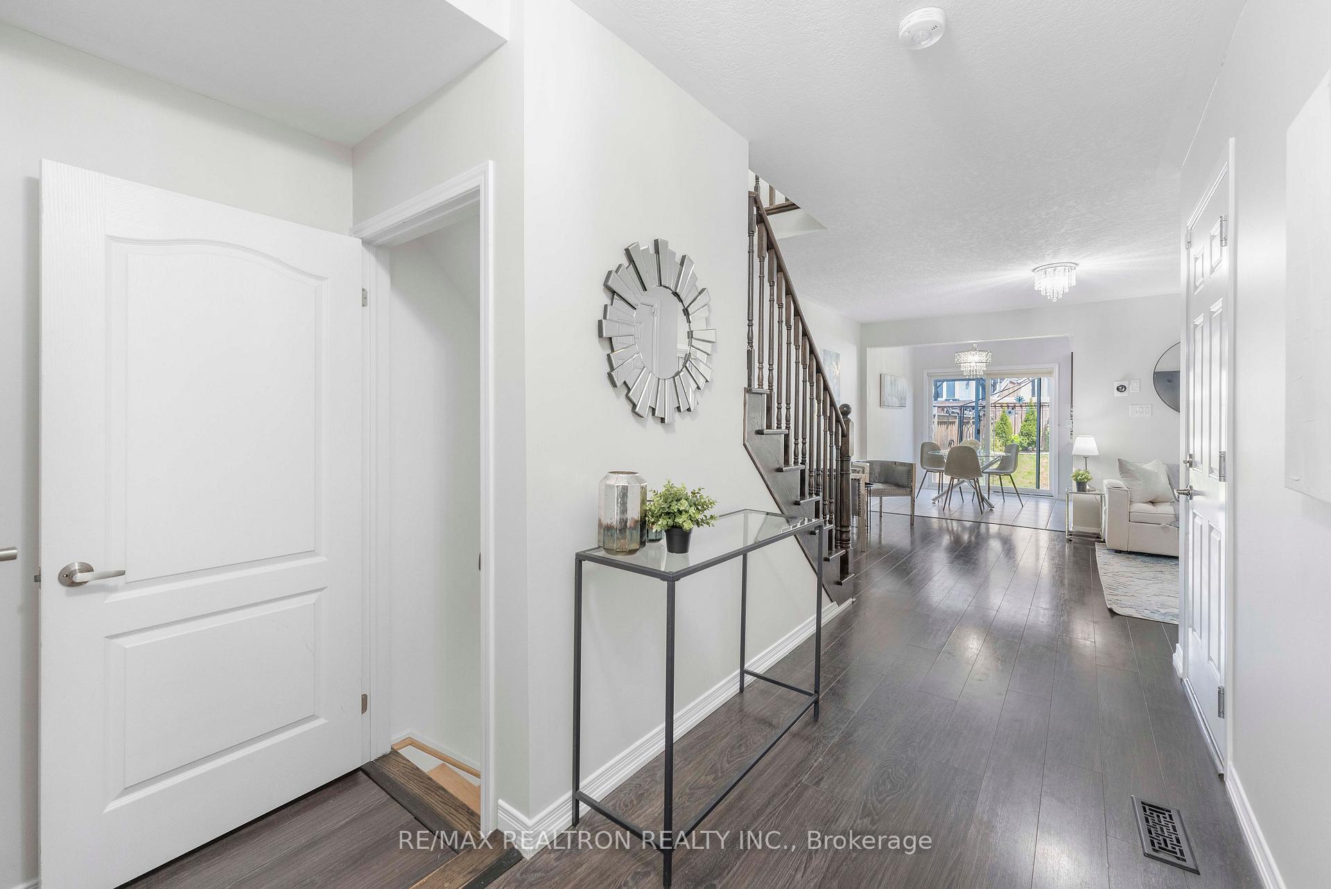 Photo 5 of 25 Robinson Street, Barrie, Allandale — HOMEH