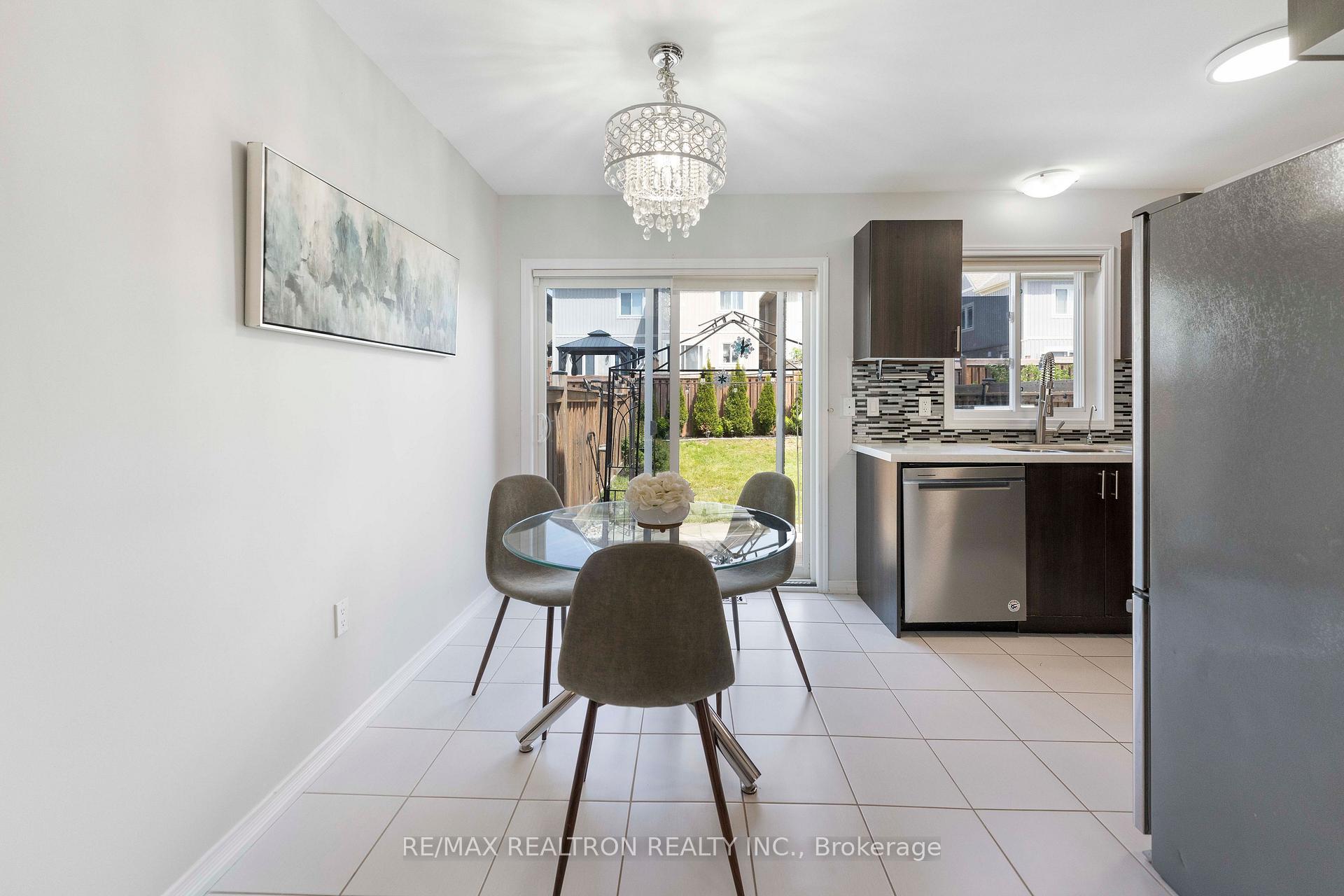 Photo 10 of 25 Robinson Street, Barrie, Allandale — HOMEH