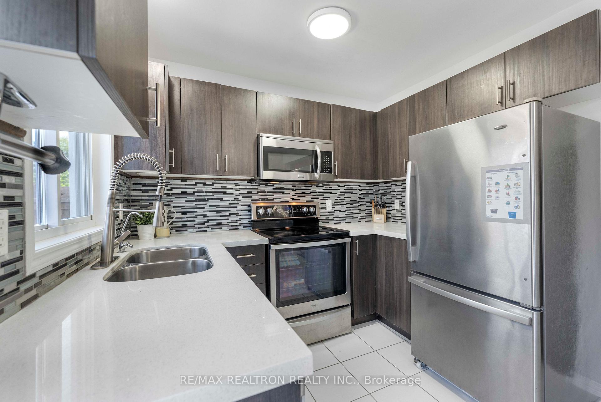 Photo 12 of 25 Robinson Street, Barrie, Allandale — HOMEH