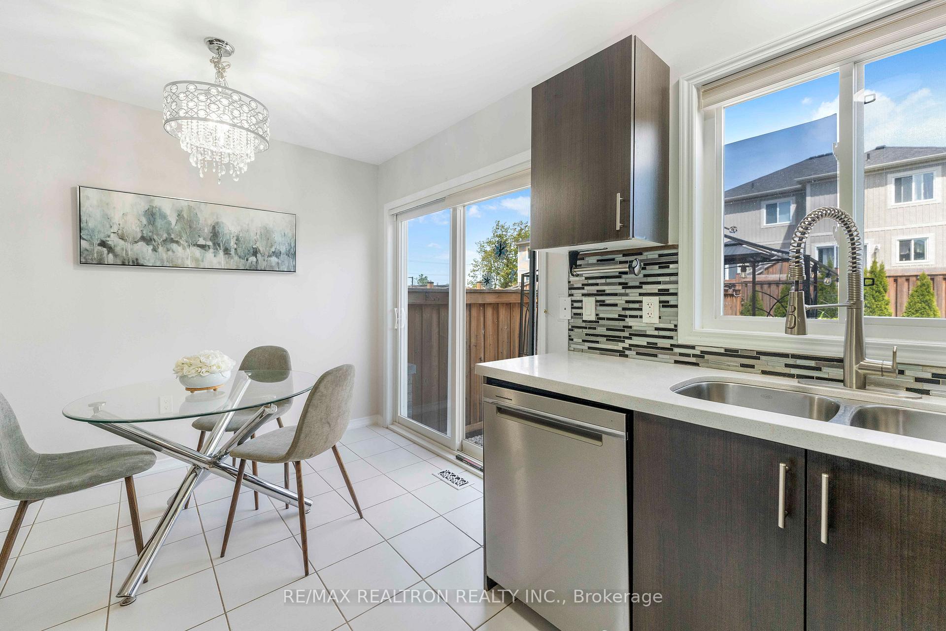 Photo 13 of 25 Robinson Street, Barrie, Allandale — HOMEH