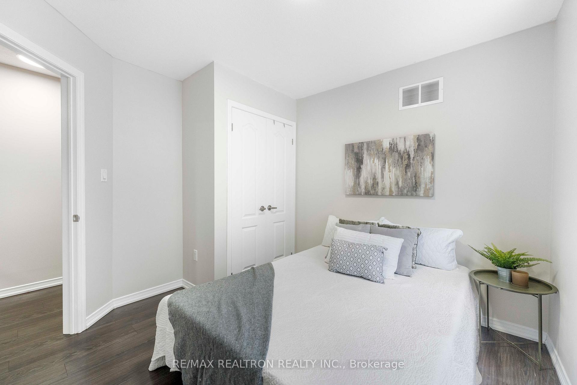 Photo 26 of 25 Robinson Street, Barrie, Allandale — HOMEH