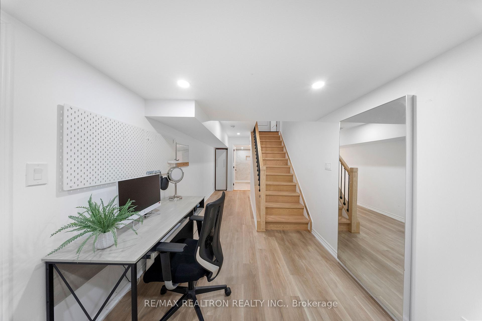 Photo 29 of 25 Robinson Street, Barrie, Allandale — HOMEH