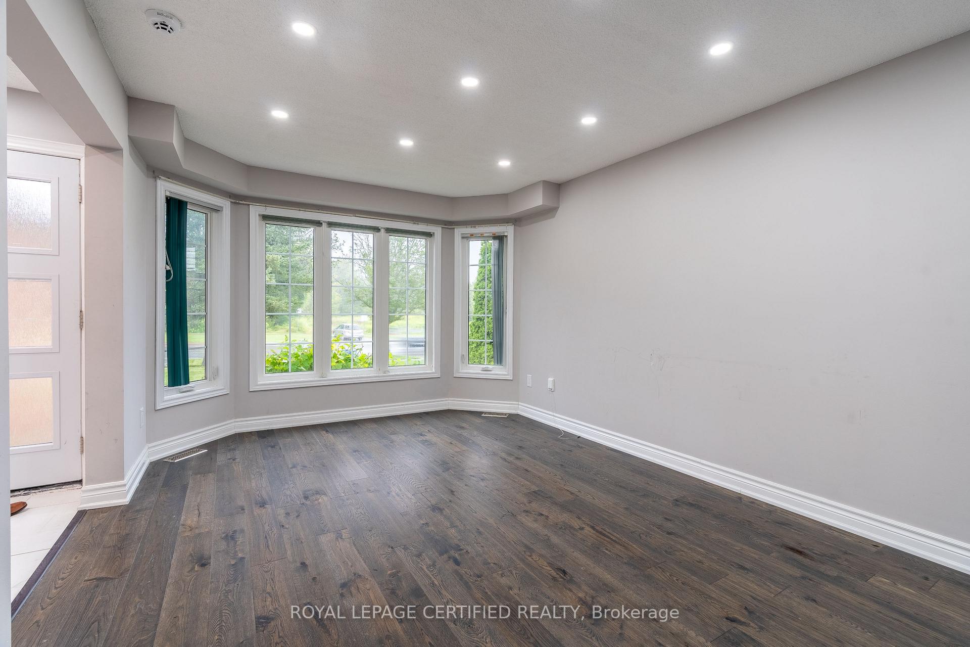 Photo 4 of 976 Grandview Street N, Oshawa, Pinecrest — HOMEH
