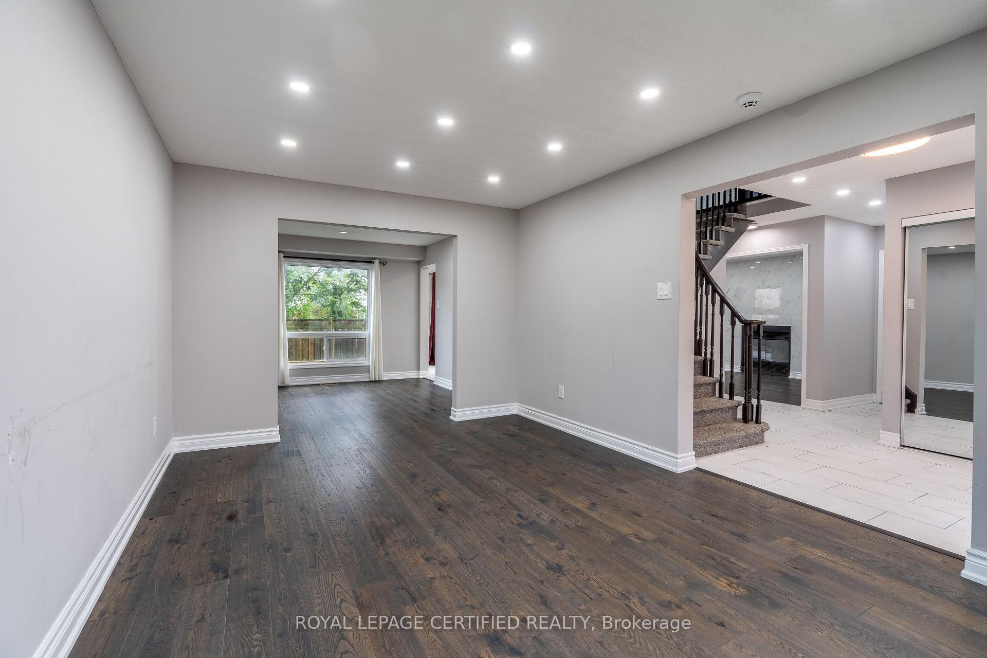 Photo 5 of 976 Grandview Street N, Oshawa, Pinecrest — HOMEH