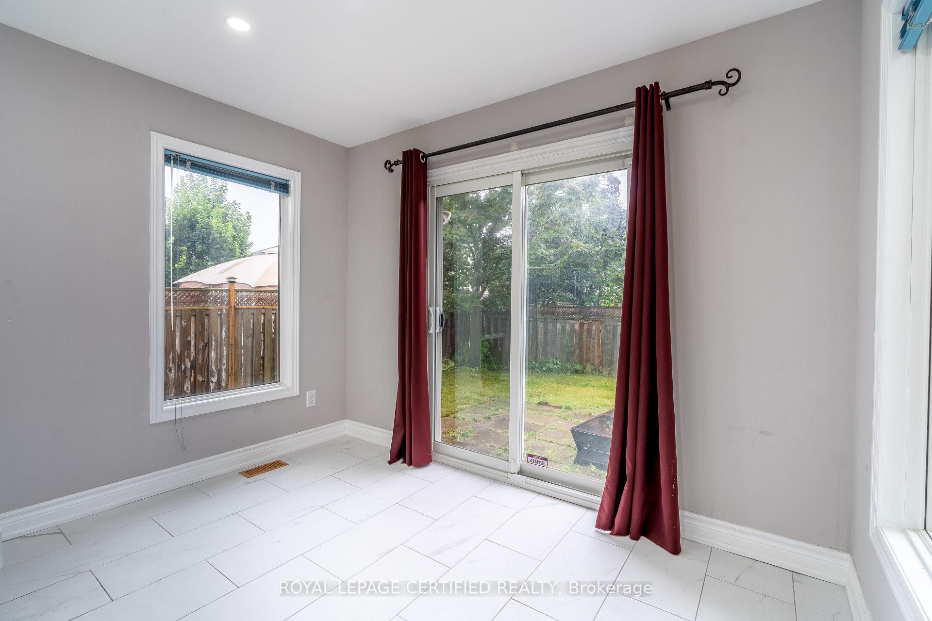 Photo 11 of 976 Grandview Street N, Oshawa, Pinecrest — HOMEH