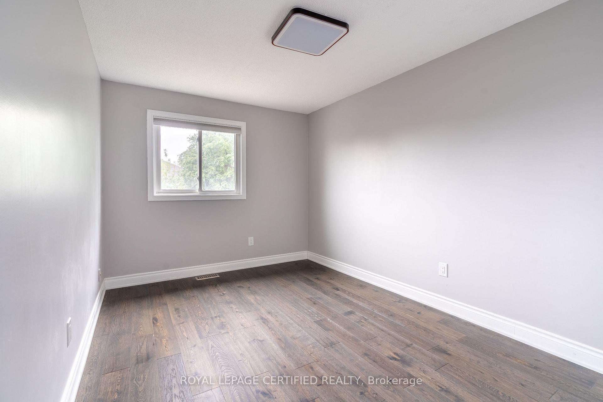 Photo 15 of 976 Grandview Street N, Oshawa, Pinecrest — HOMEH