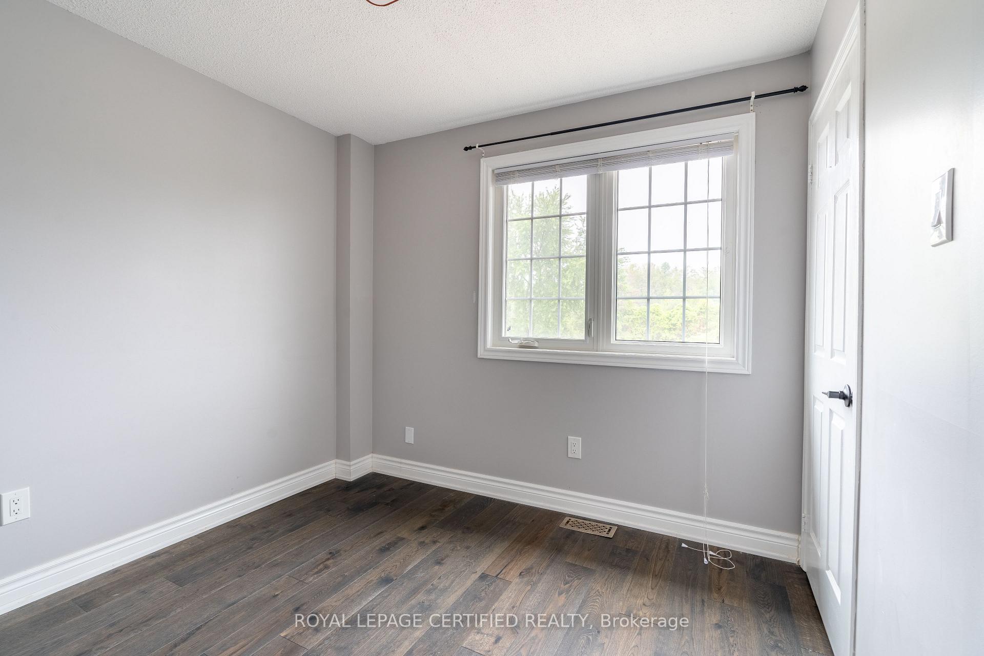 Photo 17 of 976 Grandview Street N, Oshawa, Pinecrest — HOMEH
