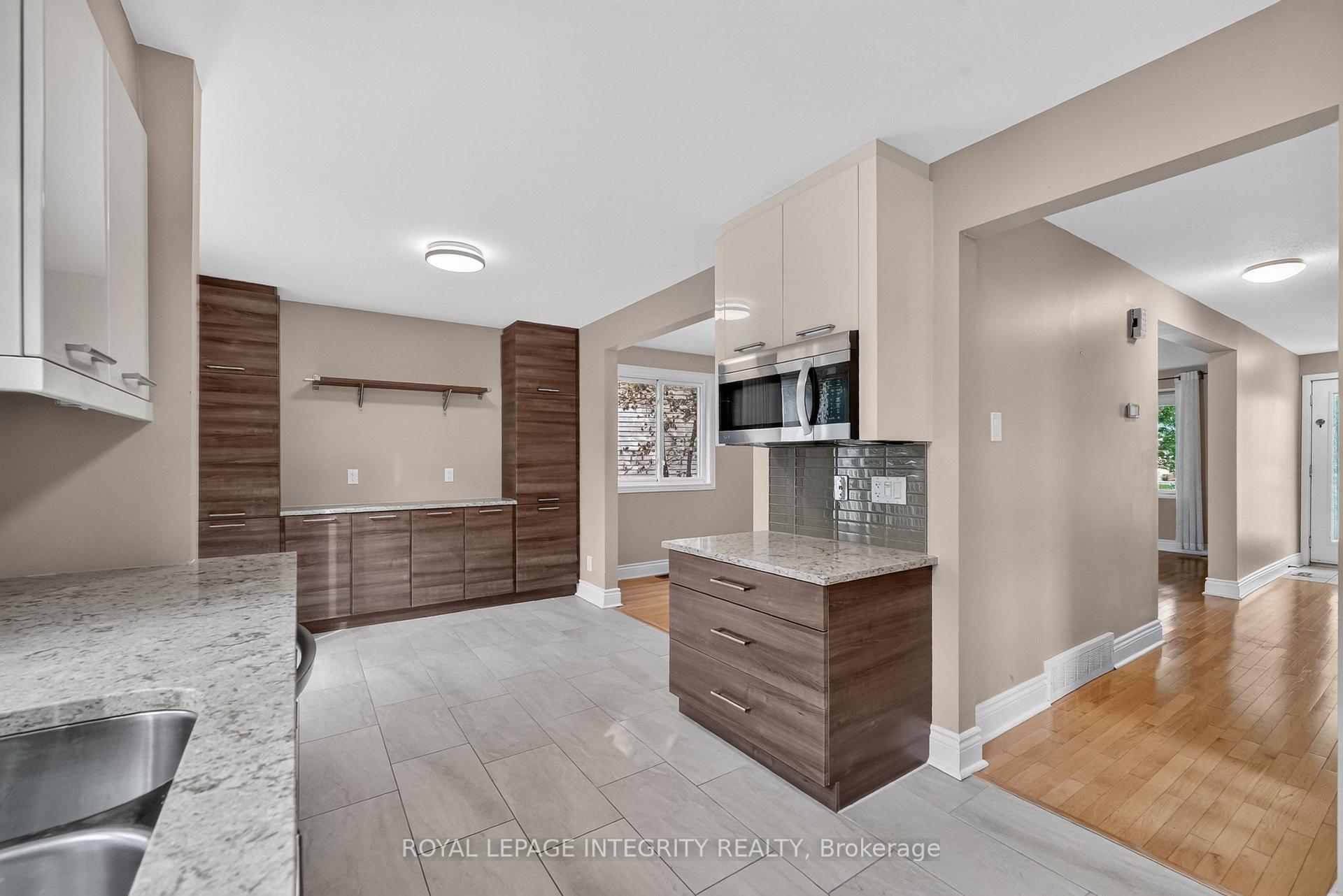 Photo 18 of 1883 Des Prairies Avenue, Ottawa, Queenswood Heights South — HOMEH
