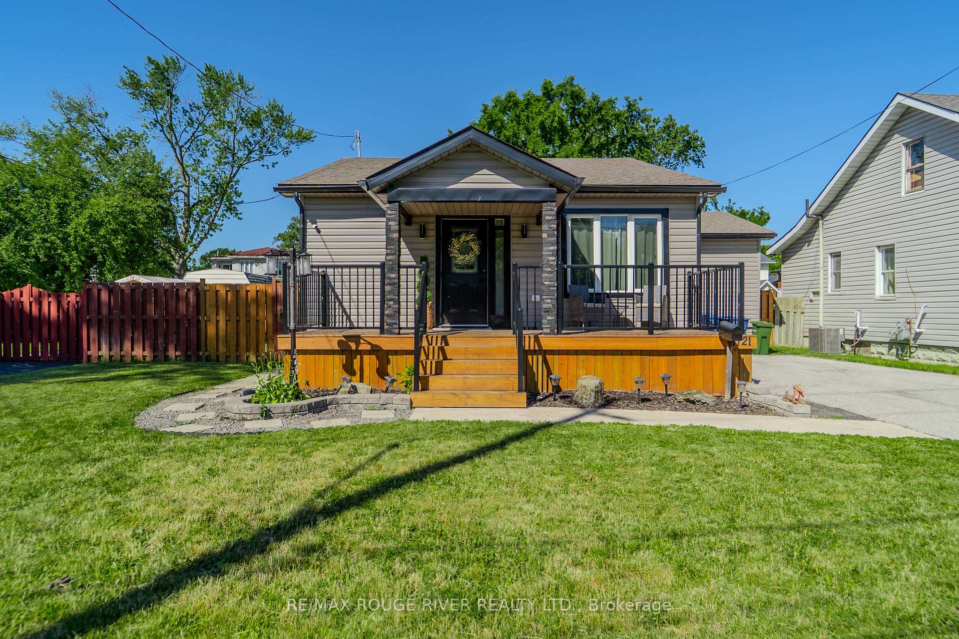 Photo 1 of 1721 S Cameron Blvd, Windsor — HOMEH
