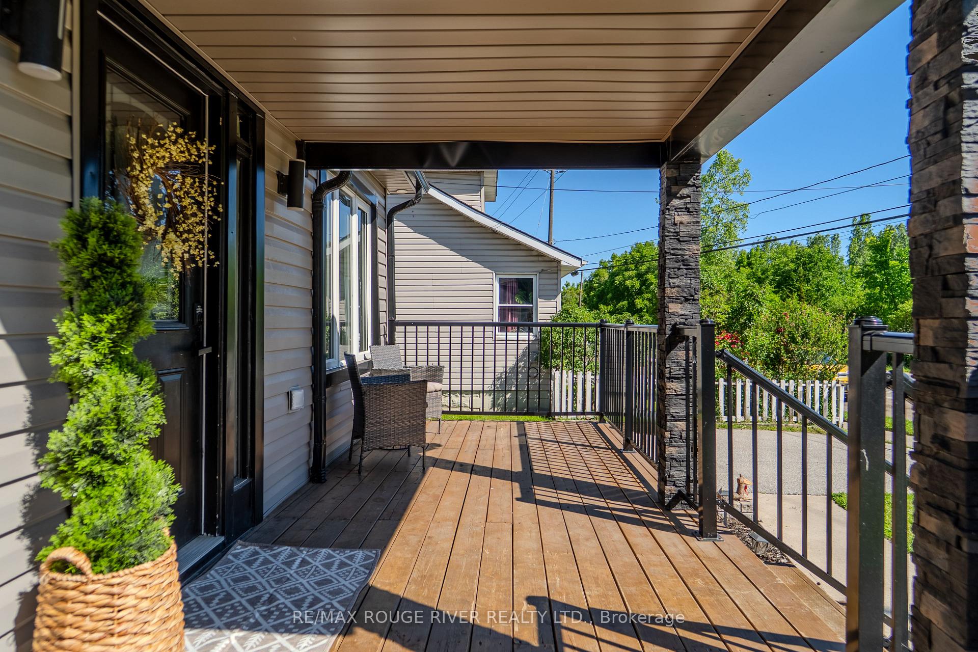Photo 13 of 1721 S Cameron Blvd, Windsor — HOMEH