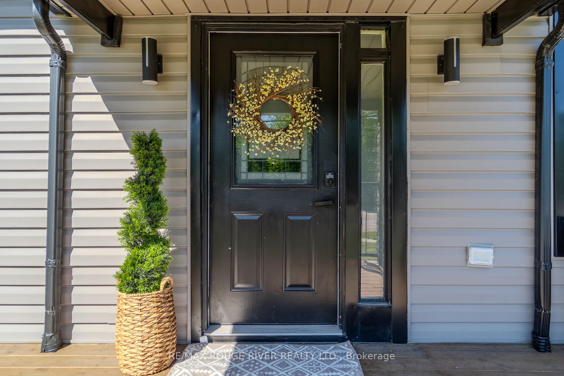 Photo 16 of 1721 S Cameron Blvd, Windsor — HOMEH