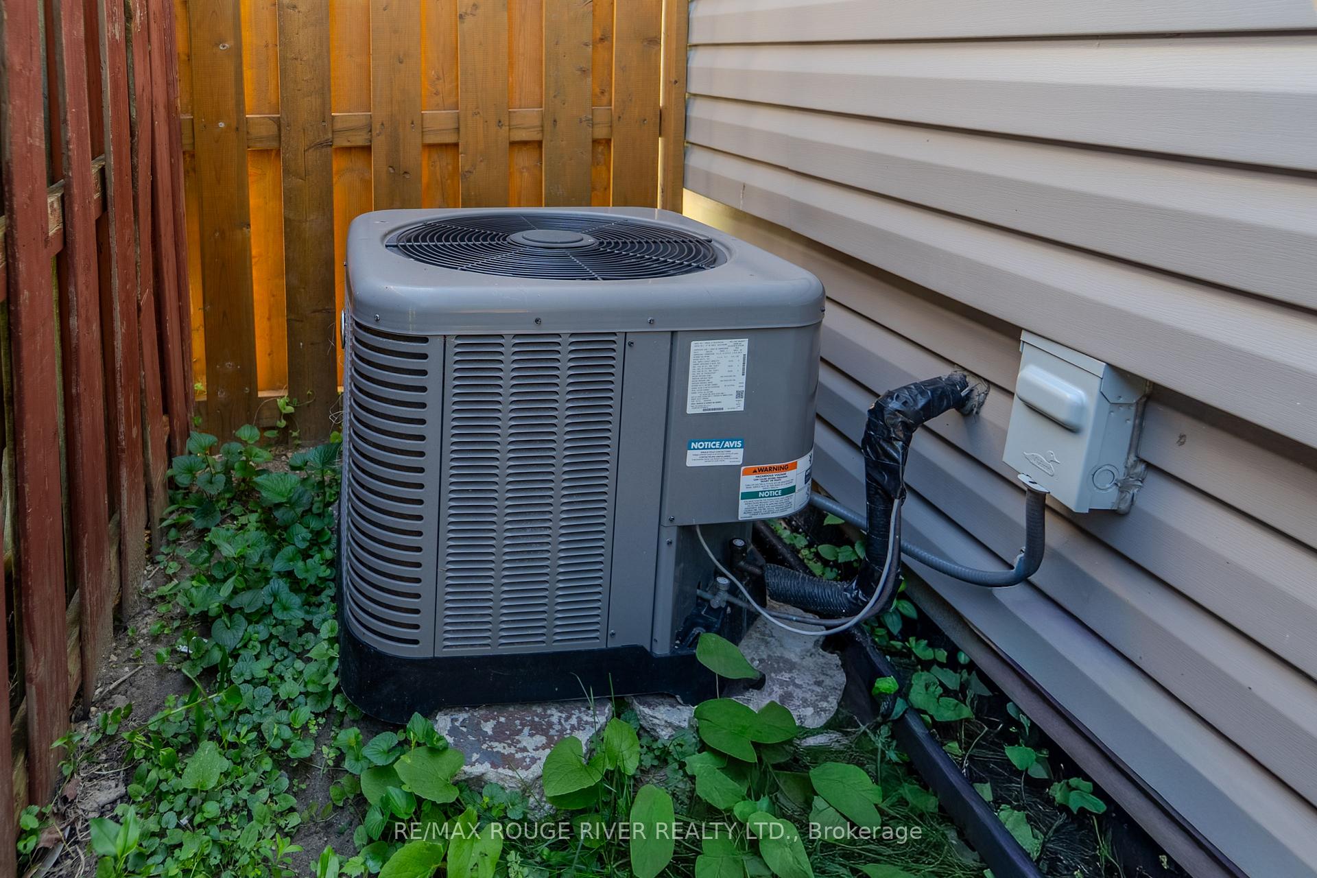 Photo 18 of 1721 S Cameron Blvd, Windsor — HOMEH