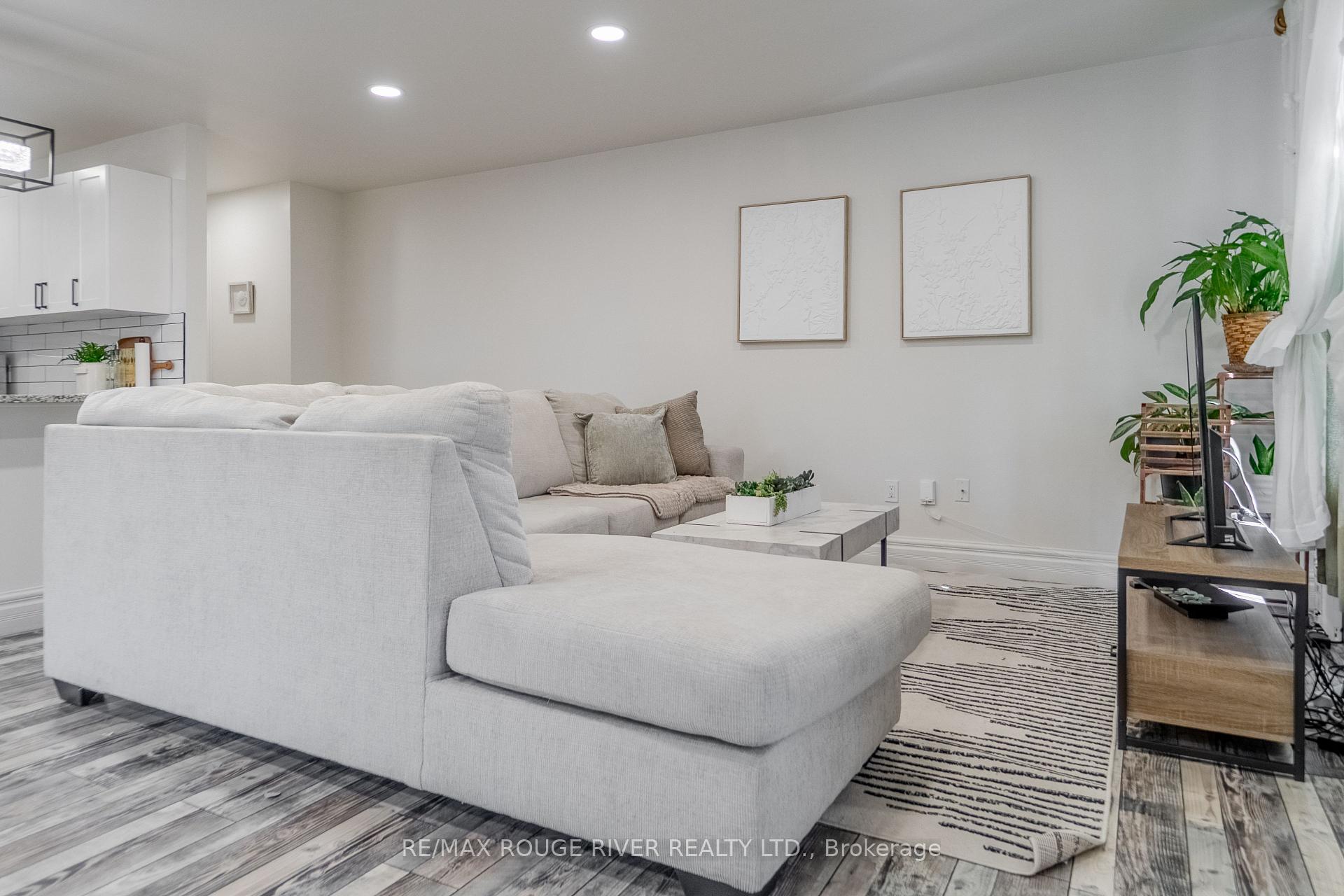 Photo 20 of 1721 S Cameron Blvd, Windsor — HOMEH