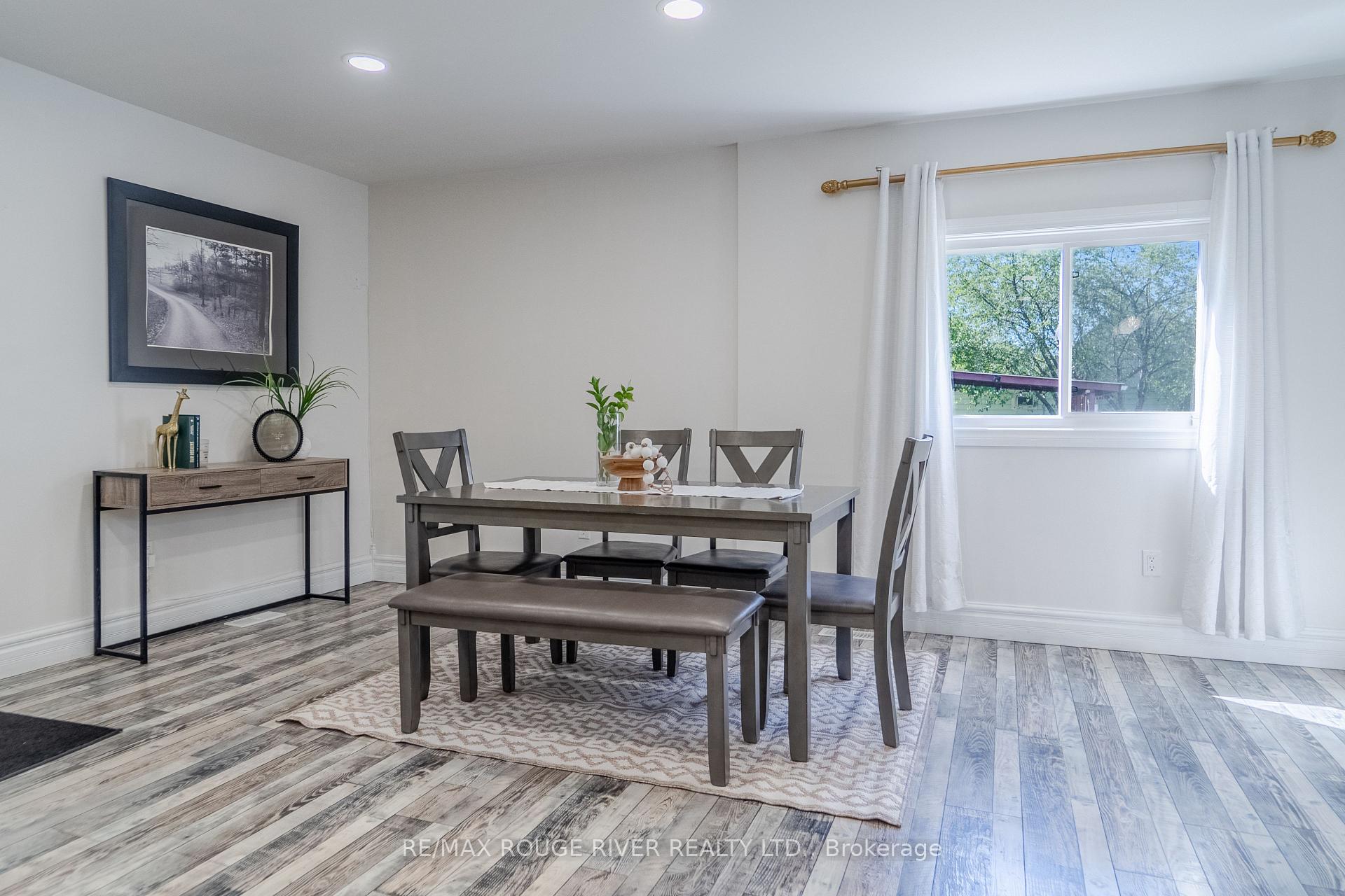 Photo 23 of 1721 S Cameron Blvd, Windsor — HOMEH
