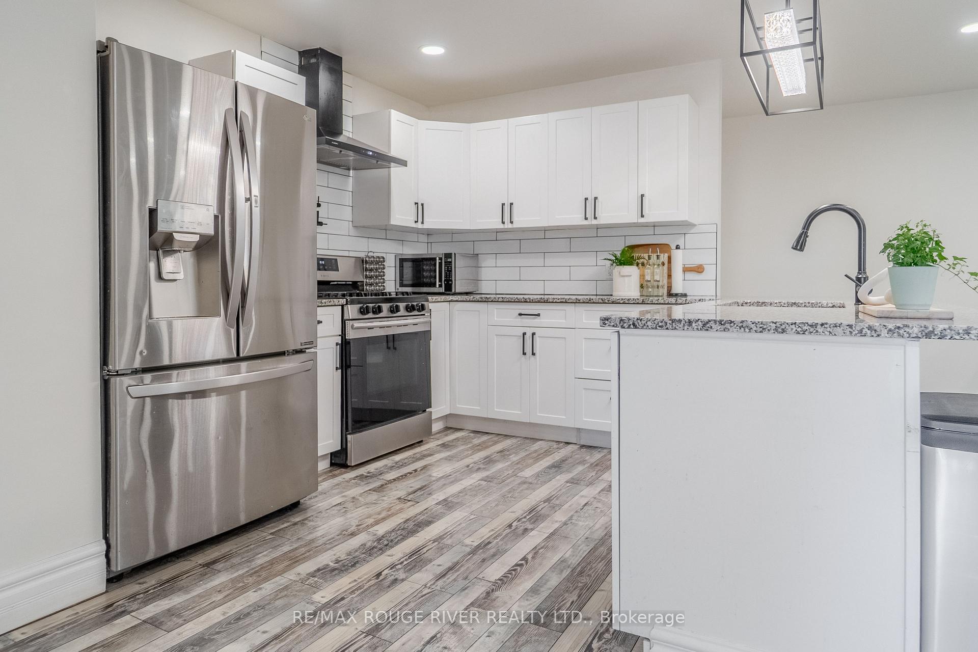 Photo 24 of 1721 S Cameron Blvd, Windsor — HOMEH