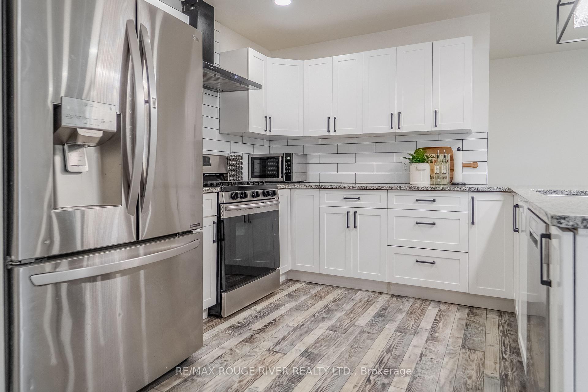 Photo 25 of 1721 S Cameron Blvd, Windsor — HOMEH