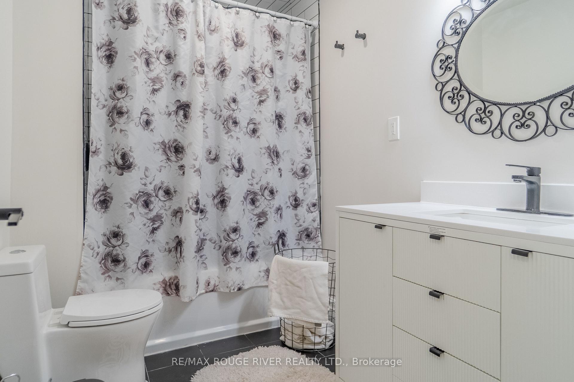 Photo 28 of 1721 S Cameron Blvd, Windsor — HOMEH