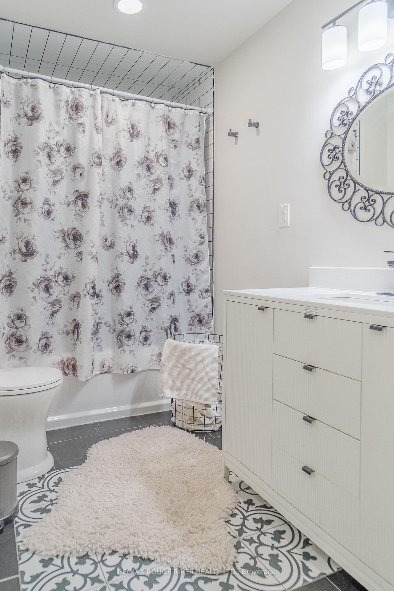 Photo 29 of 1721 S Cameron Blvd, Windsor — HOMEH