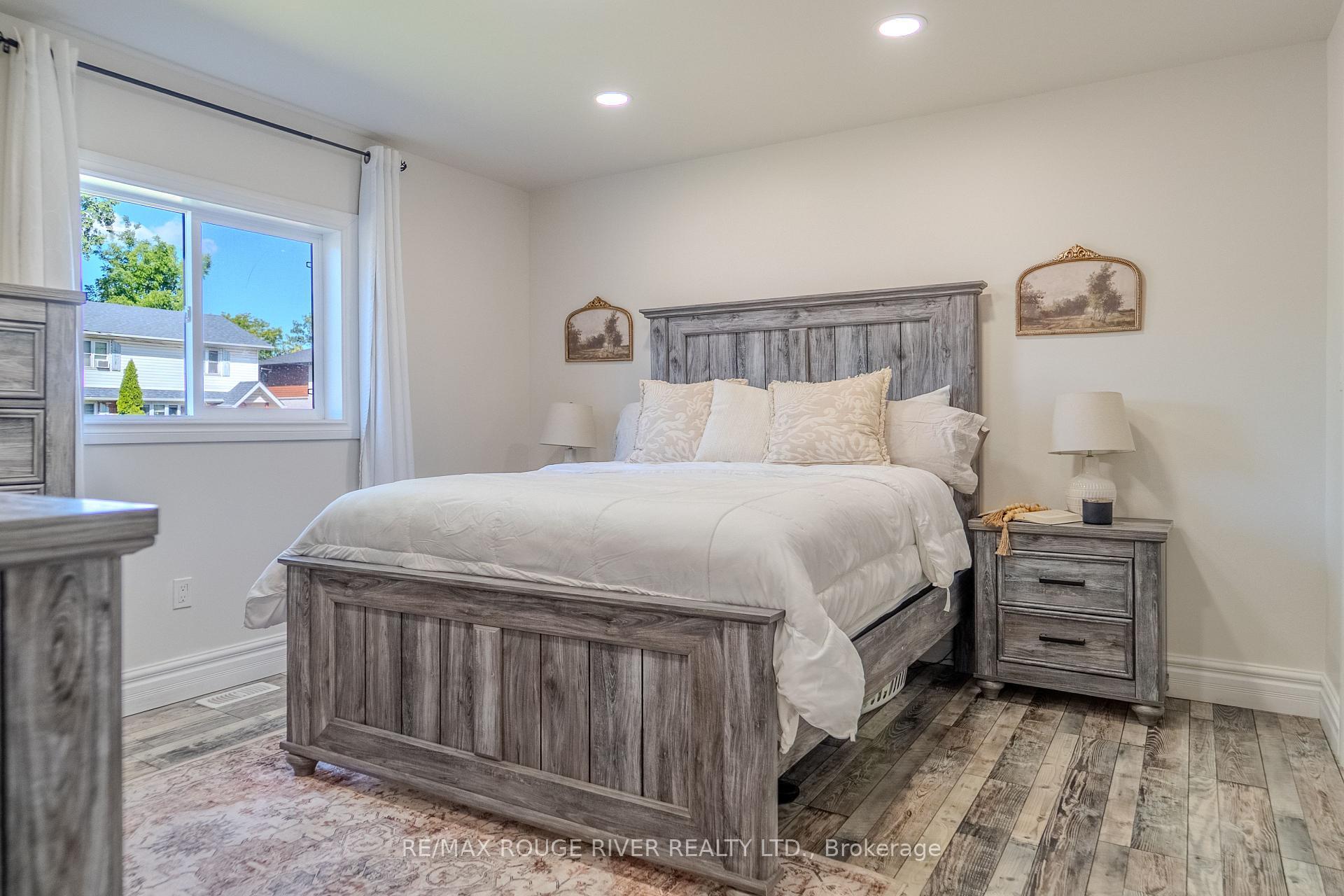 Photo 31 of 1721 S Cameron Blvd, Windsor — HOMEH