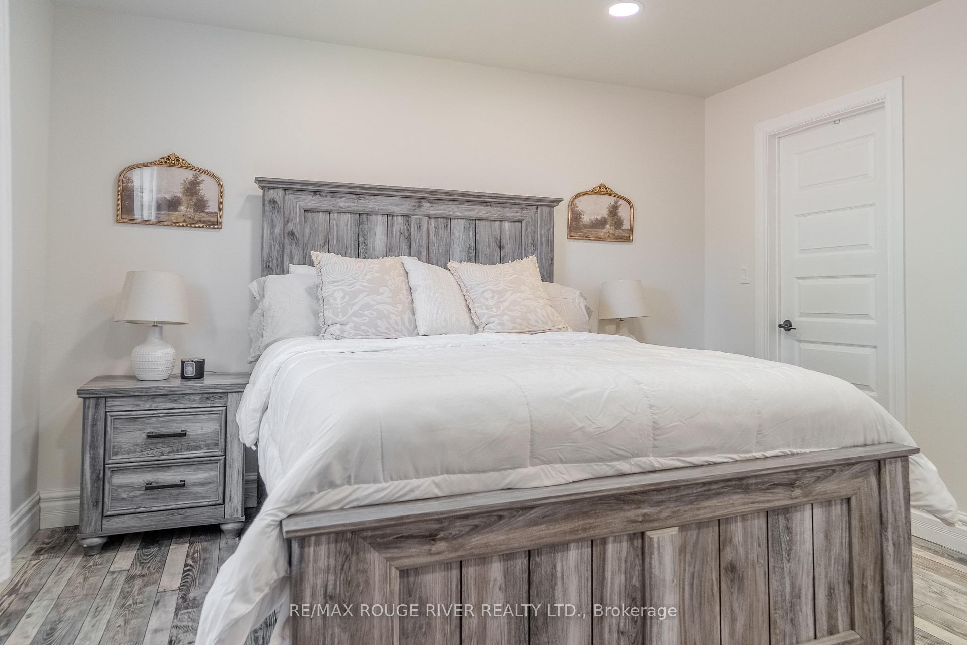 Photo 33 of 1721 S Cameron Blvd, Windsor — HOMEH