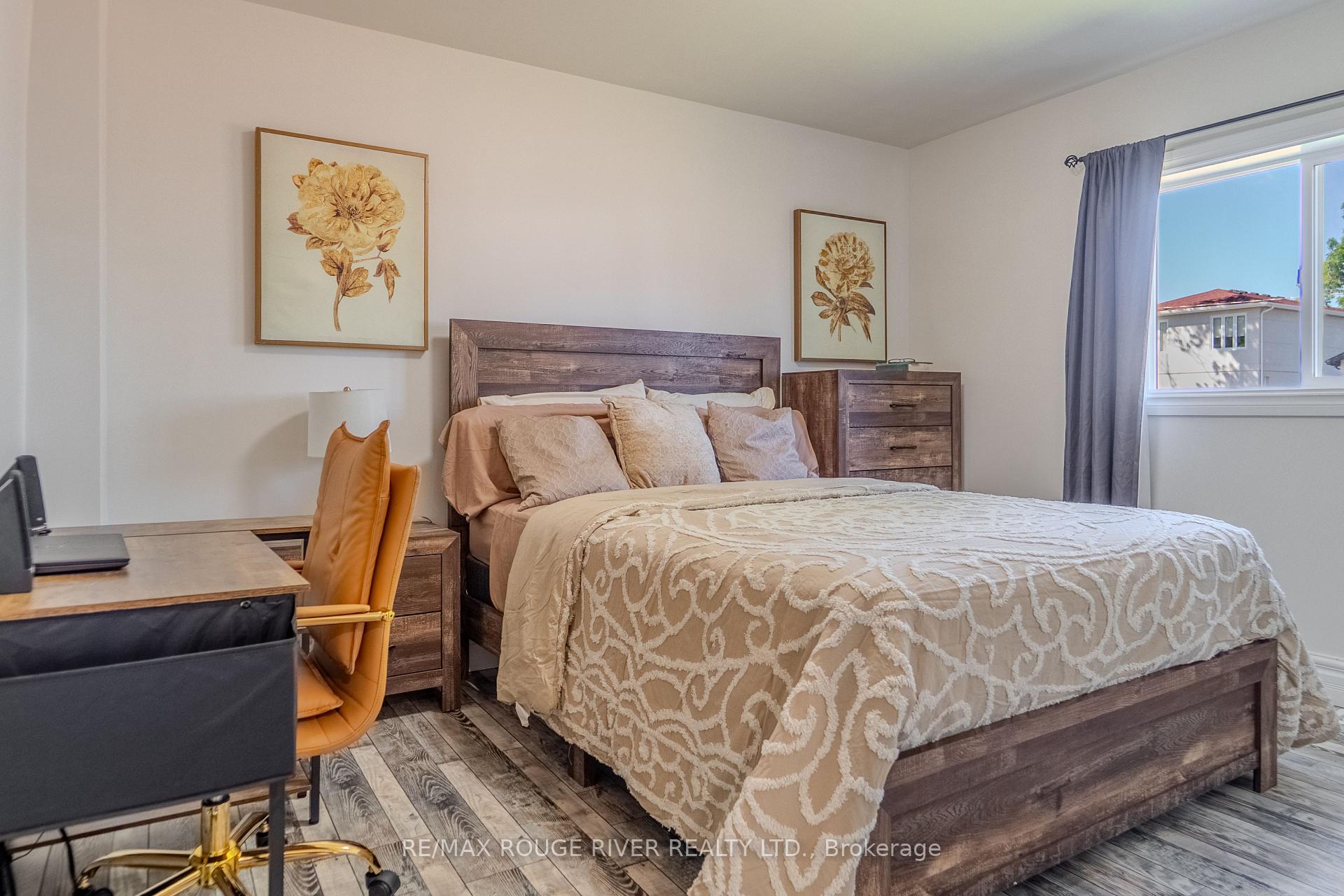 Photo 34 of 1721 S Cameron Blvd, Windsor — HOMEH