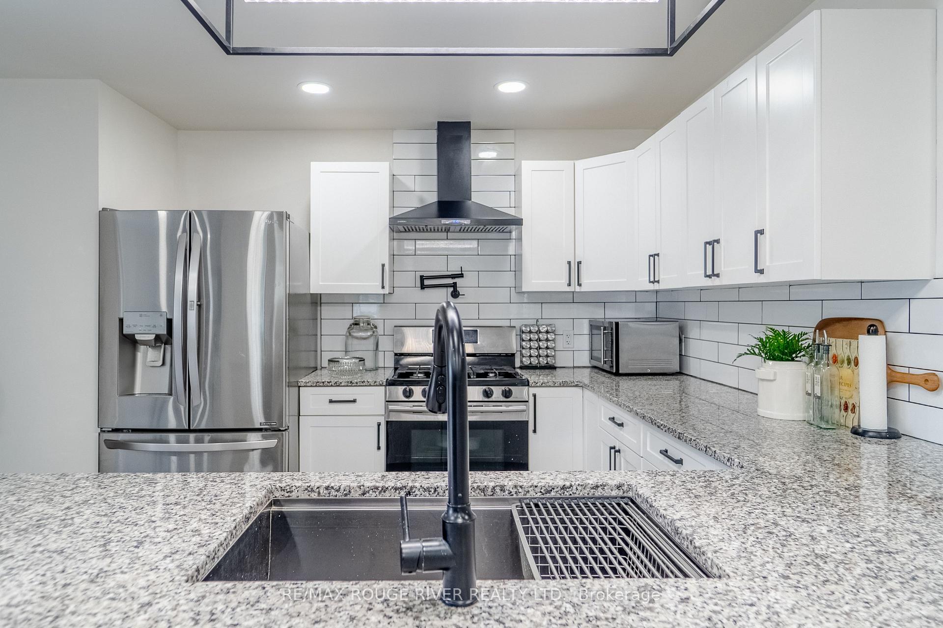 Photo 36 of 1721 S Cameron Blvd, Windsor — HOMEH