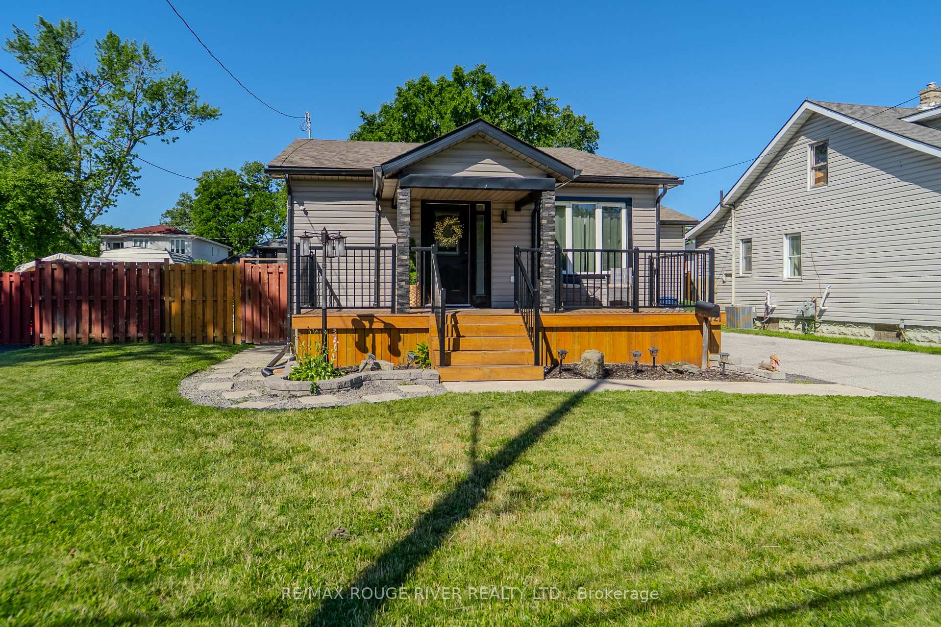 Photo 47 of 1721 S Cameron Blvd, Windsor — HOMEH