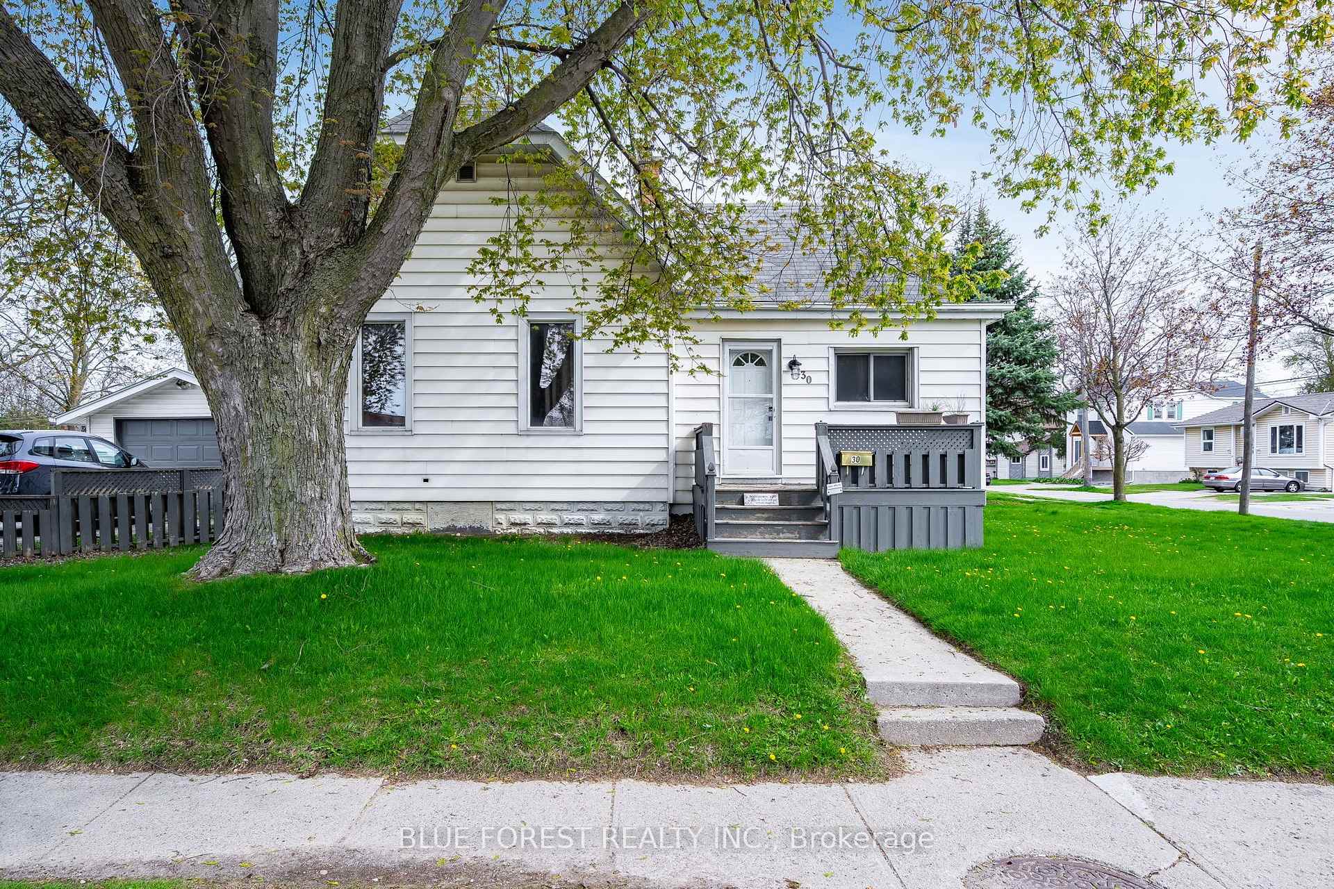 Photo 1 of 30 Park Avenue E, Chatham-Kent, Chatham — HOMEH