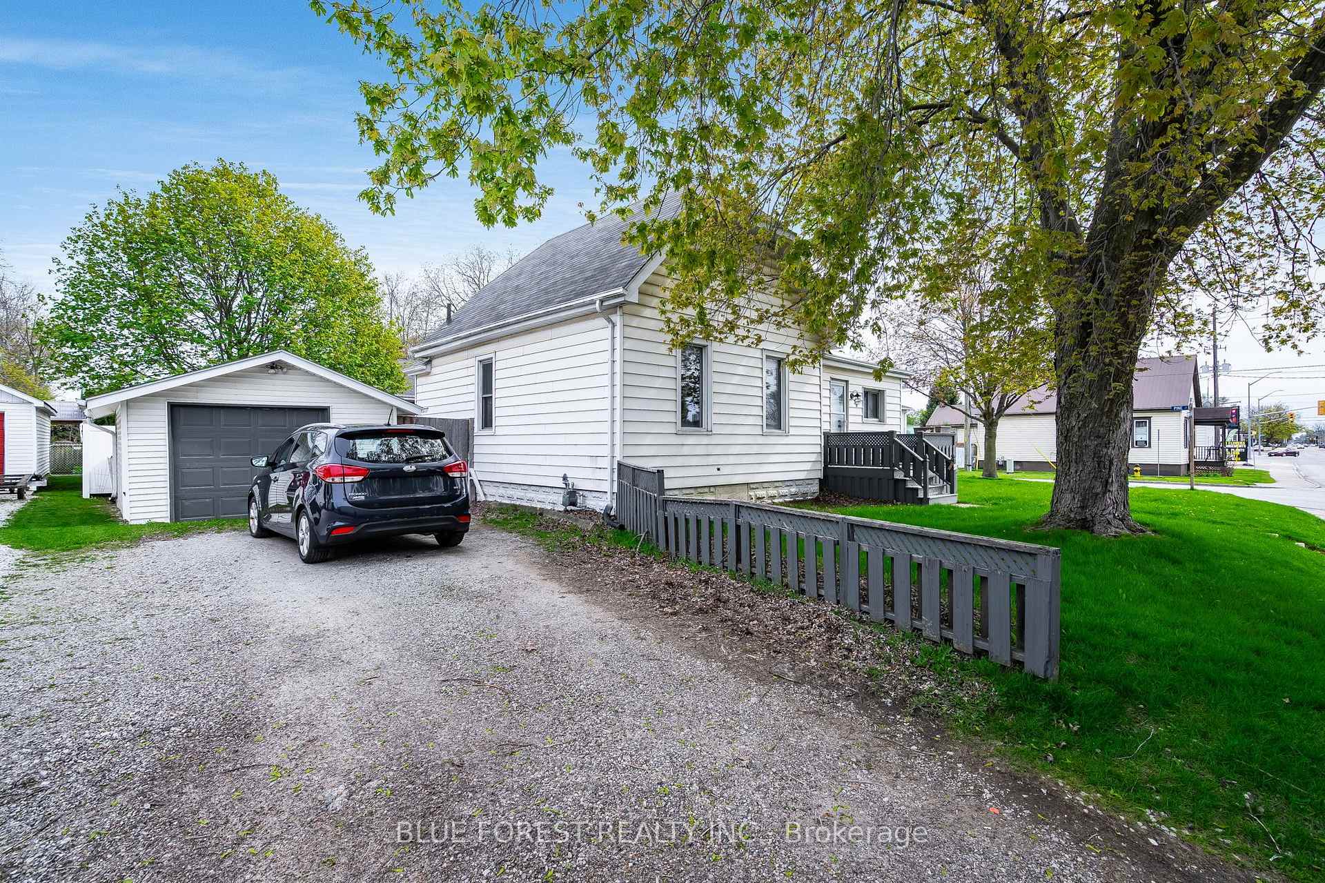 Photo 2 of 30 Park Avenue E, Chatham-Kent, Chatham — HOMEH