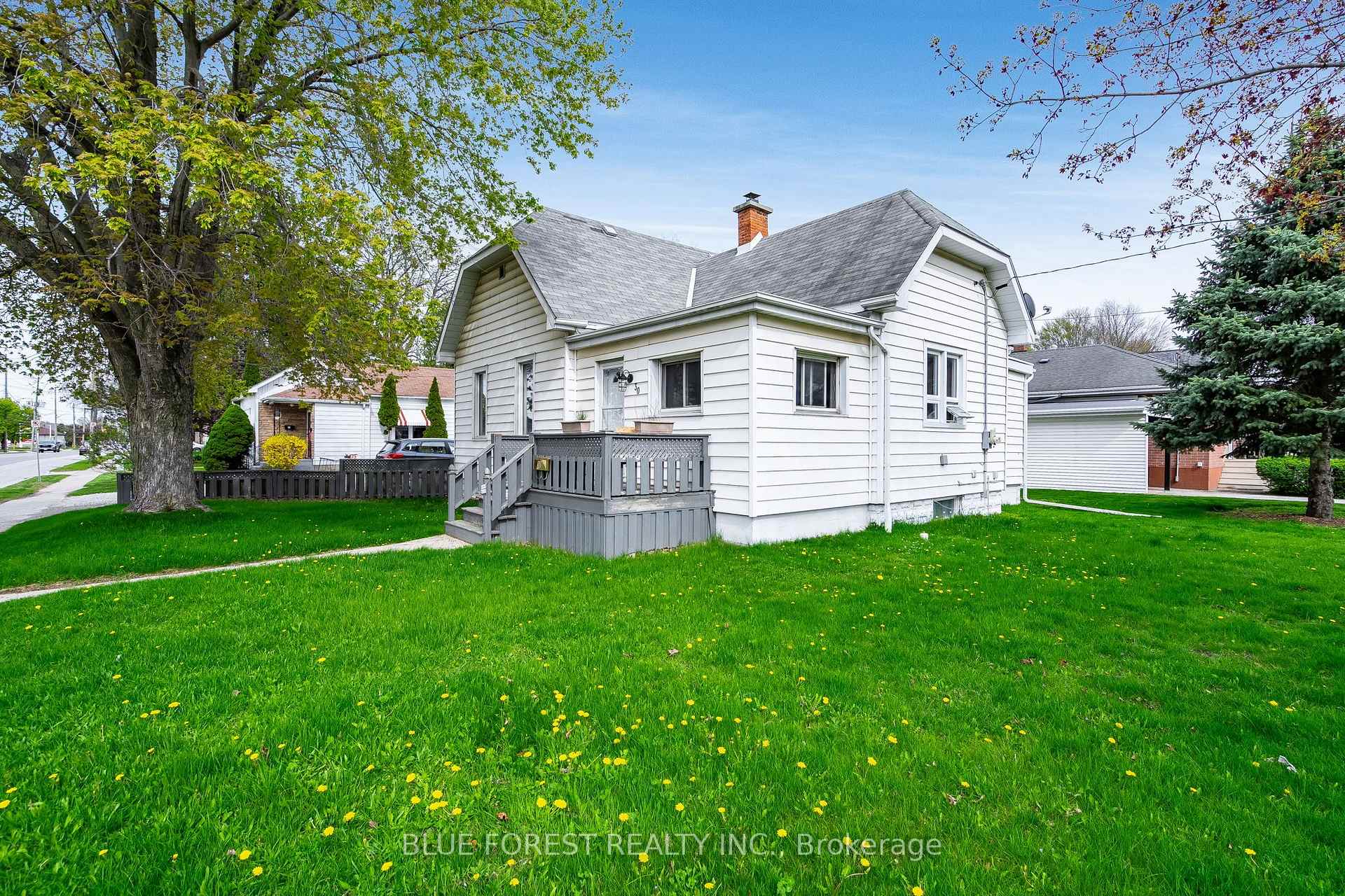 Photo 3 of 30 Park Avenue E, Chatham-Kent, Chatham — HOMEH