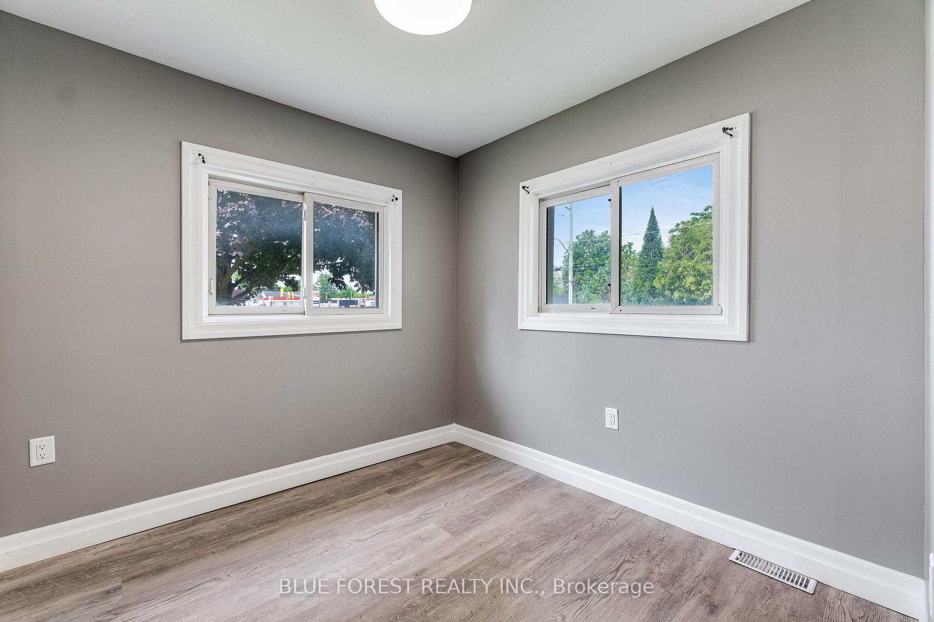 Photo 11 of 30 Park Avenue E, Chatham-Kent, Chatham — HOMEH