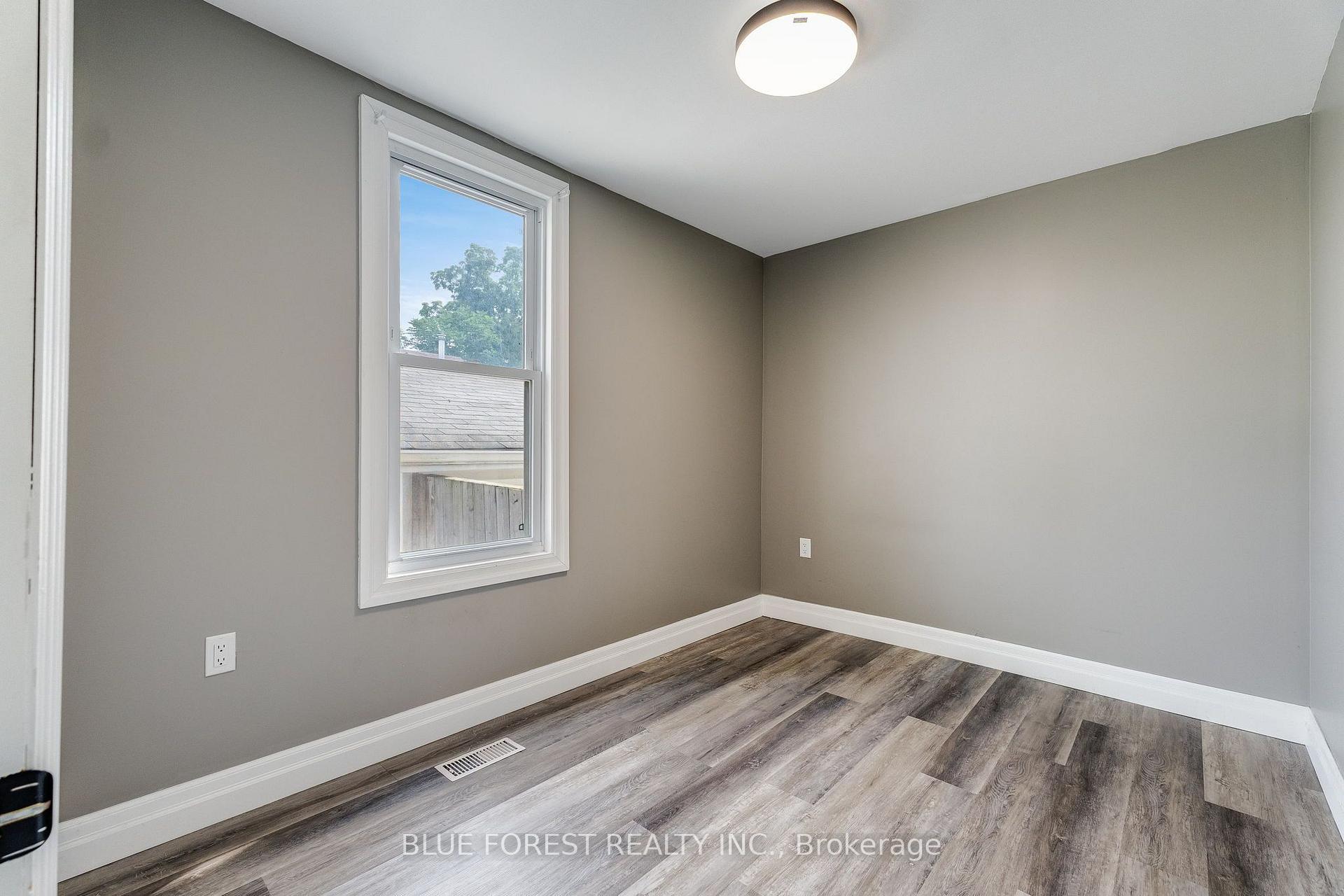 Photo 12 of 30 Park Avenue E, Chatham-Kent, Chatham — HOMEH
