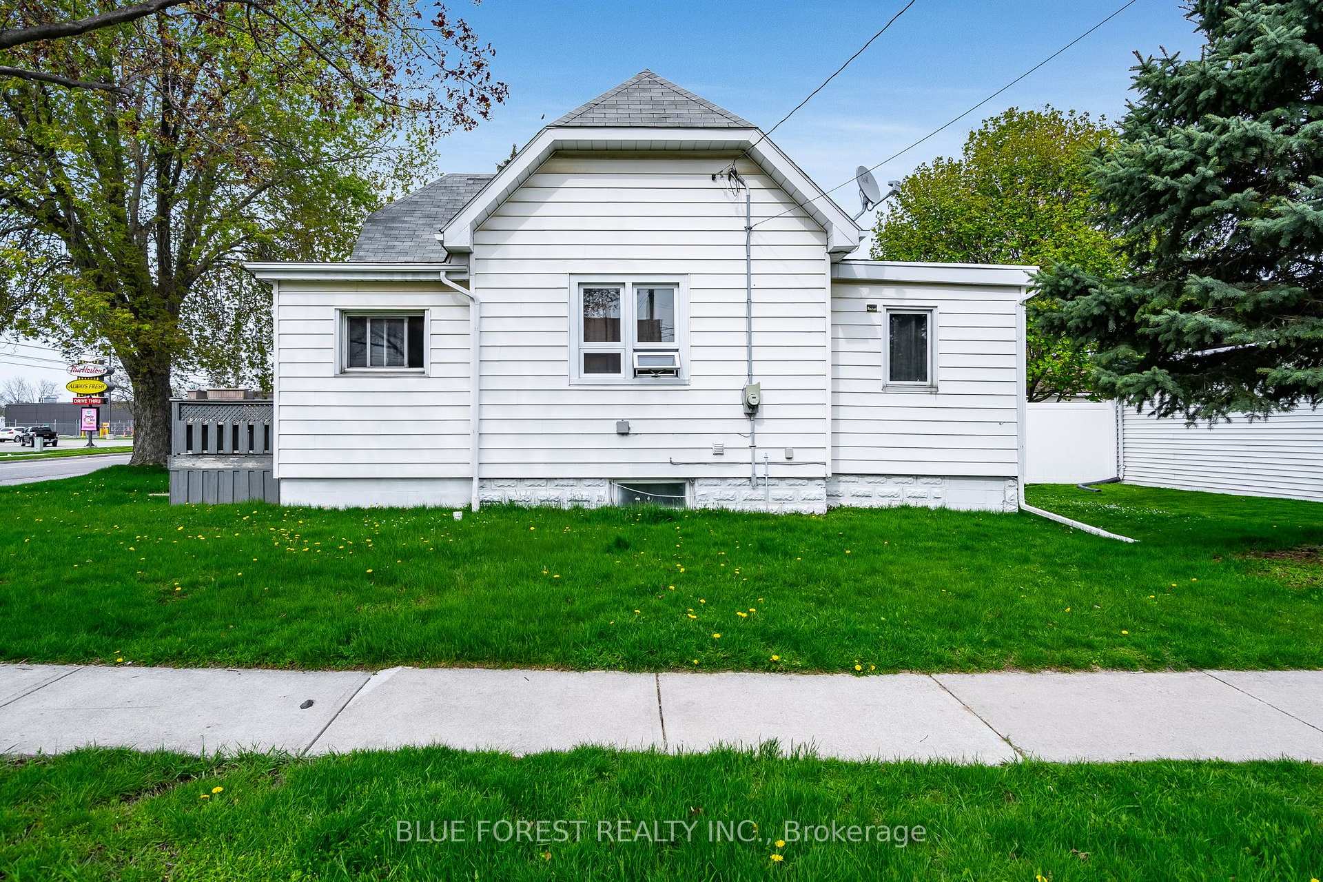 Photo 19 of 30 Park Avenue E, Chatham-Kent, Chatham — HOMEH