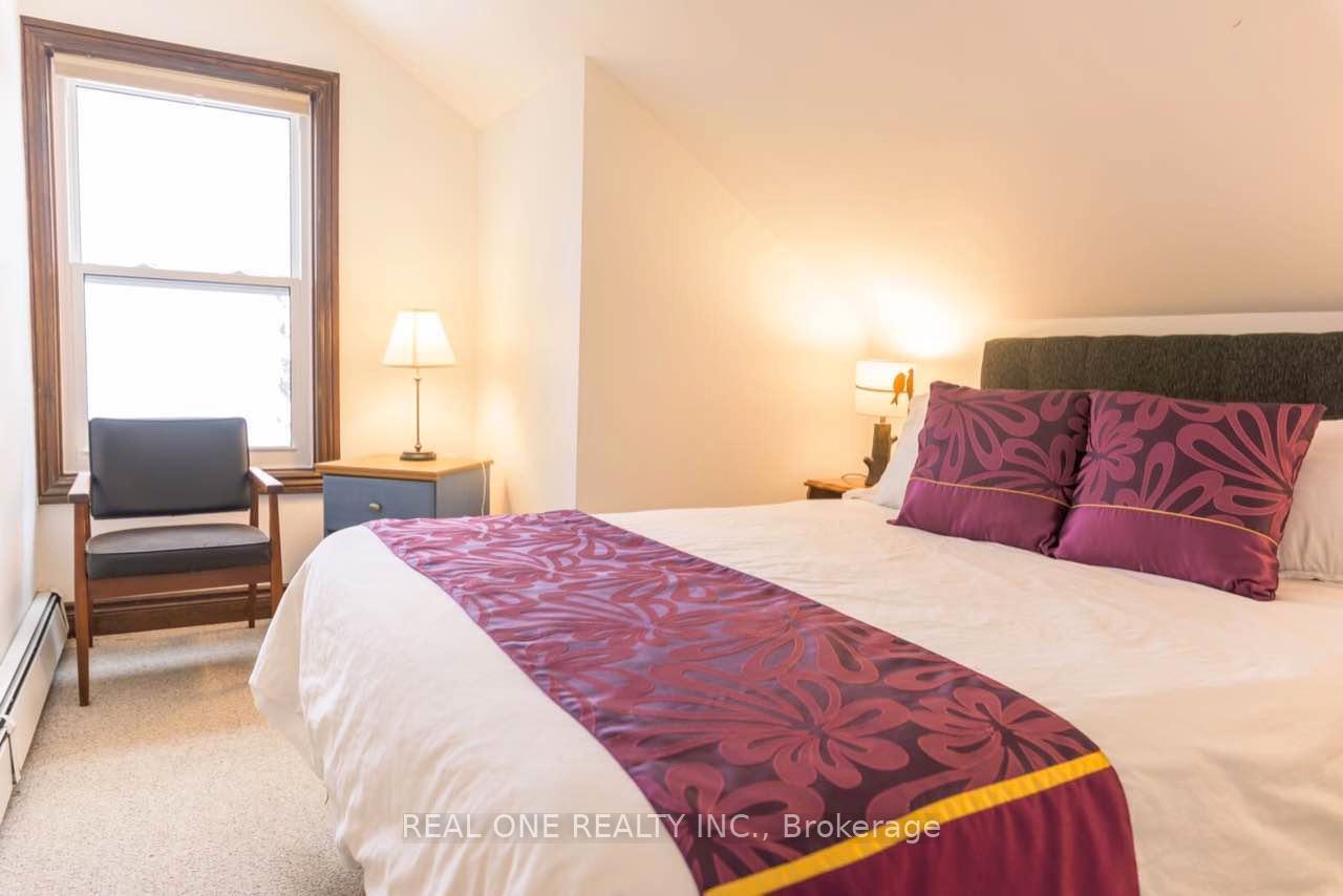 Photo 22 of Unit A, 86 Morrison Avenue, Brock, Beaverton — HOMEH
