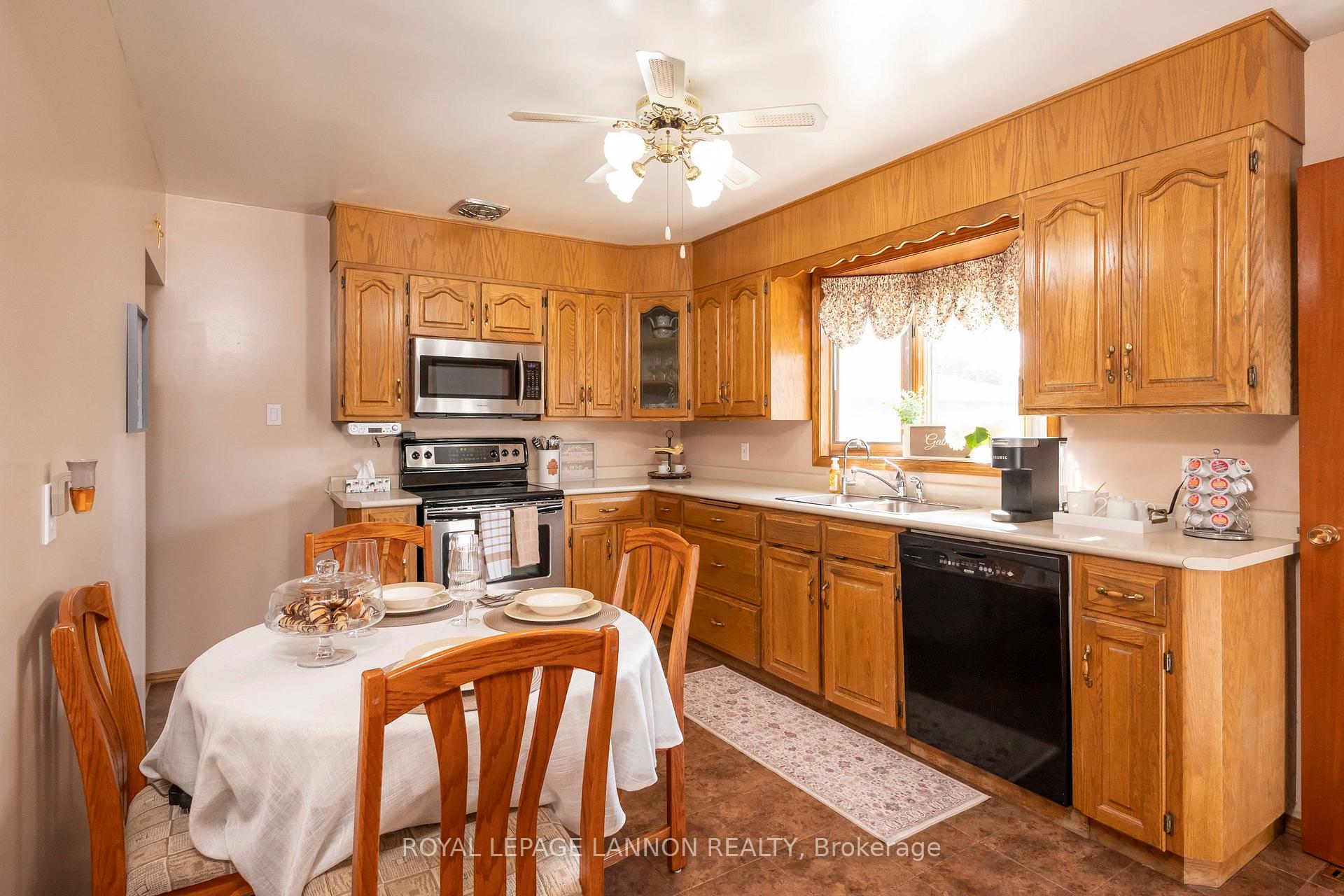 Photo 9 of 139 Clarkson Street S, Thunder Bay, Forest Park — HOMEH