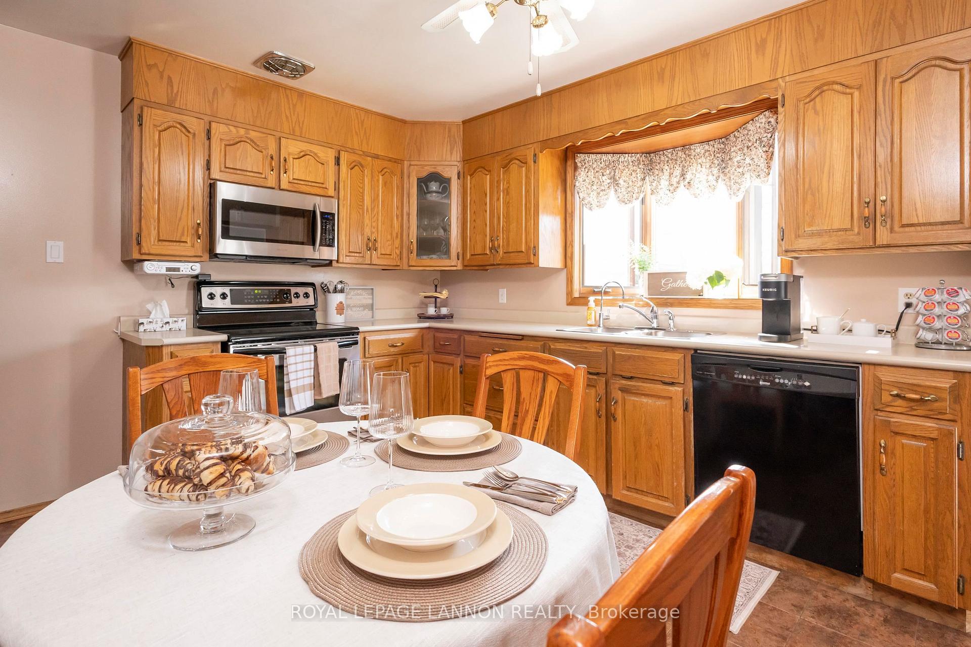 Photo 10 of 139 Clarkson Street S, Thunder Bay, Forest Park — HOMEH