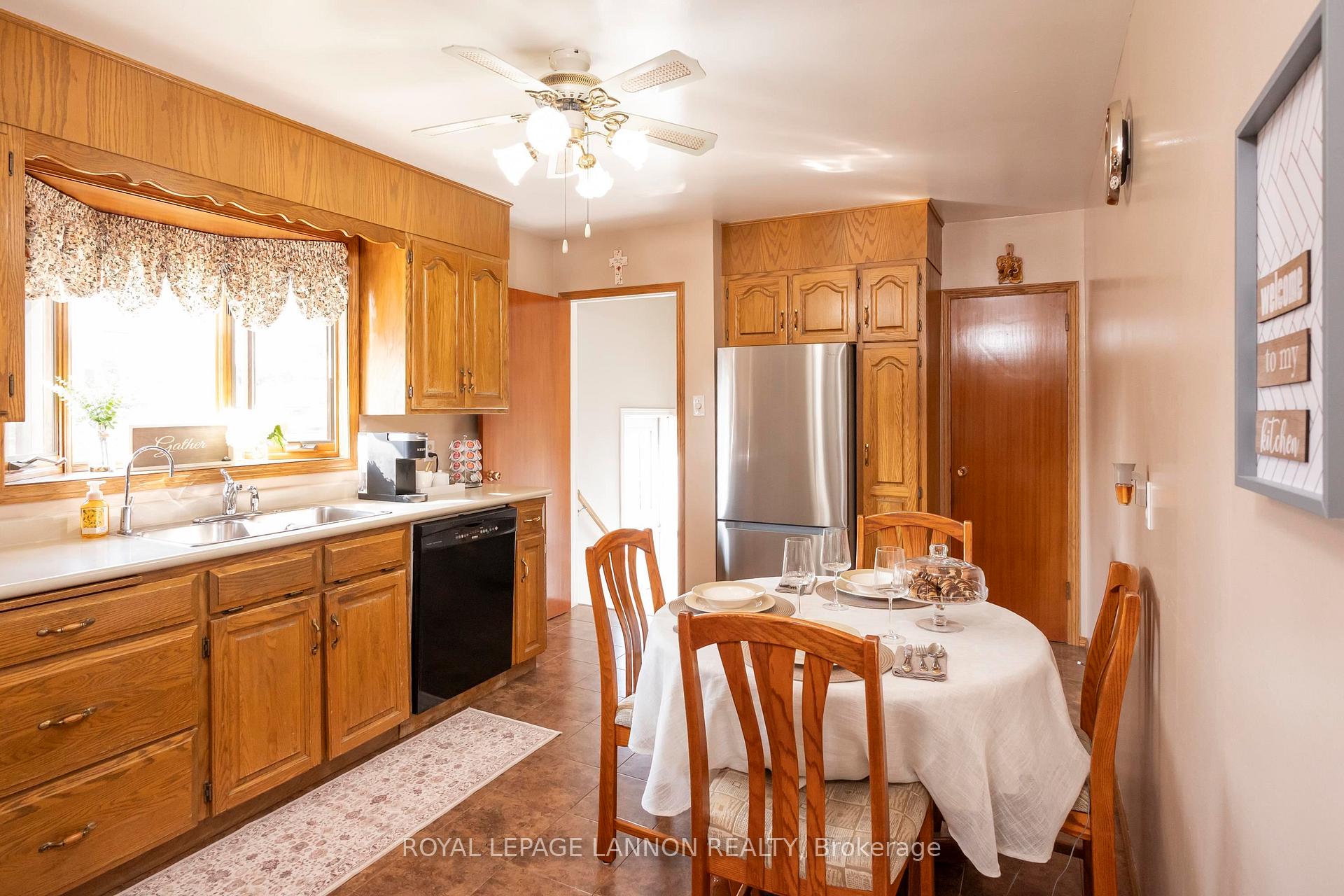 Photo 12 of 139 Clarkson Street S, Thunder Bay, Forest Park — HOMEH