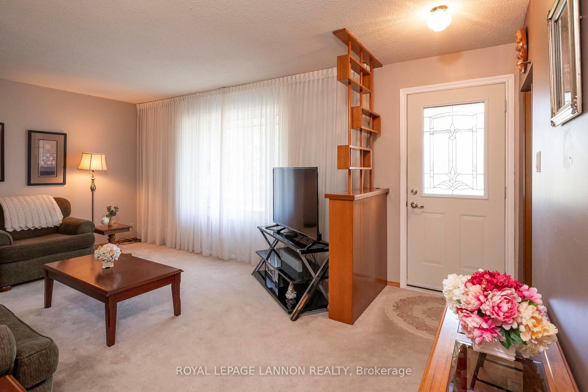 Photo 13 of 139 Clarkson Street S, Thunder Bay, Forest Park — HOMEH